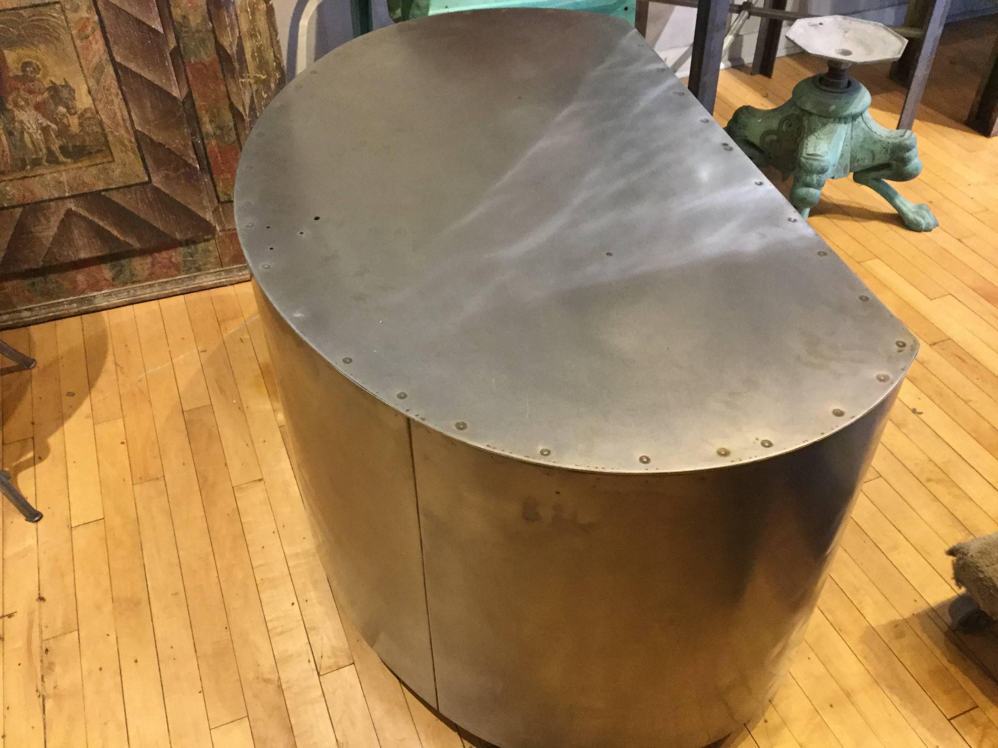 Streamline Steel Desk MCM, Mid-Century In Excellent Condition For Sale In North Beninngton, VT