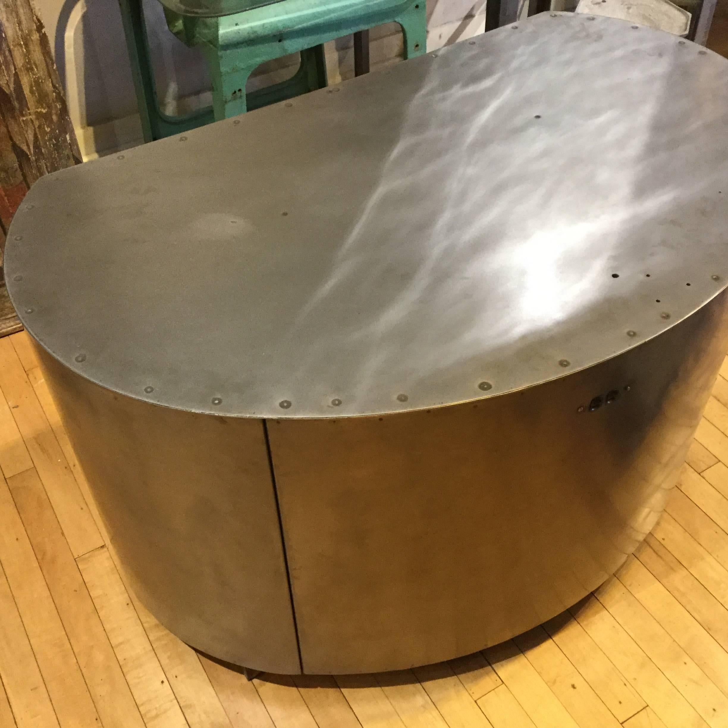 Streamline Steel Desk MCM, Mid-Century For Sale 1