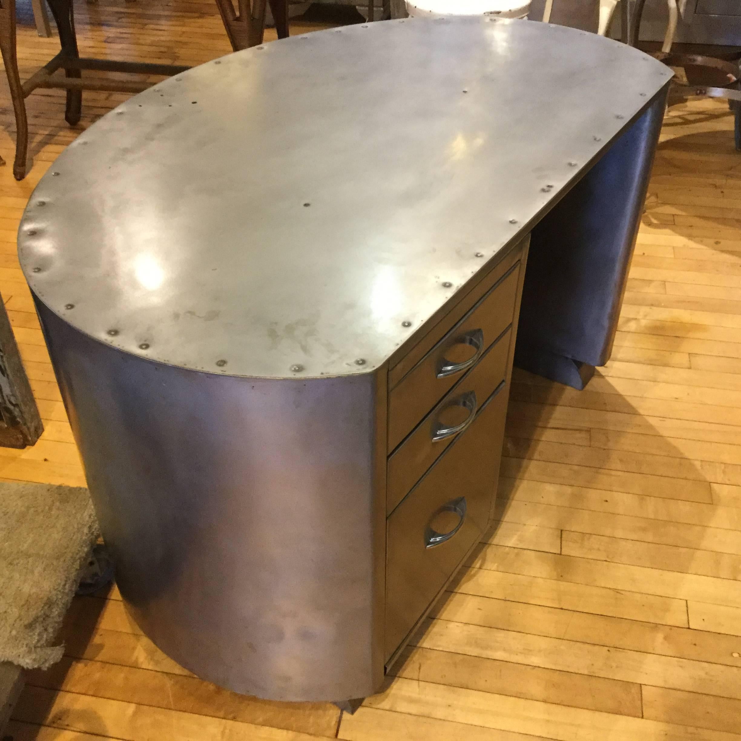 Streamline Steel Desk MCM, Mid-Century For Sale 3