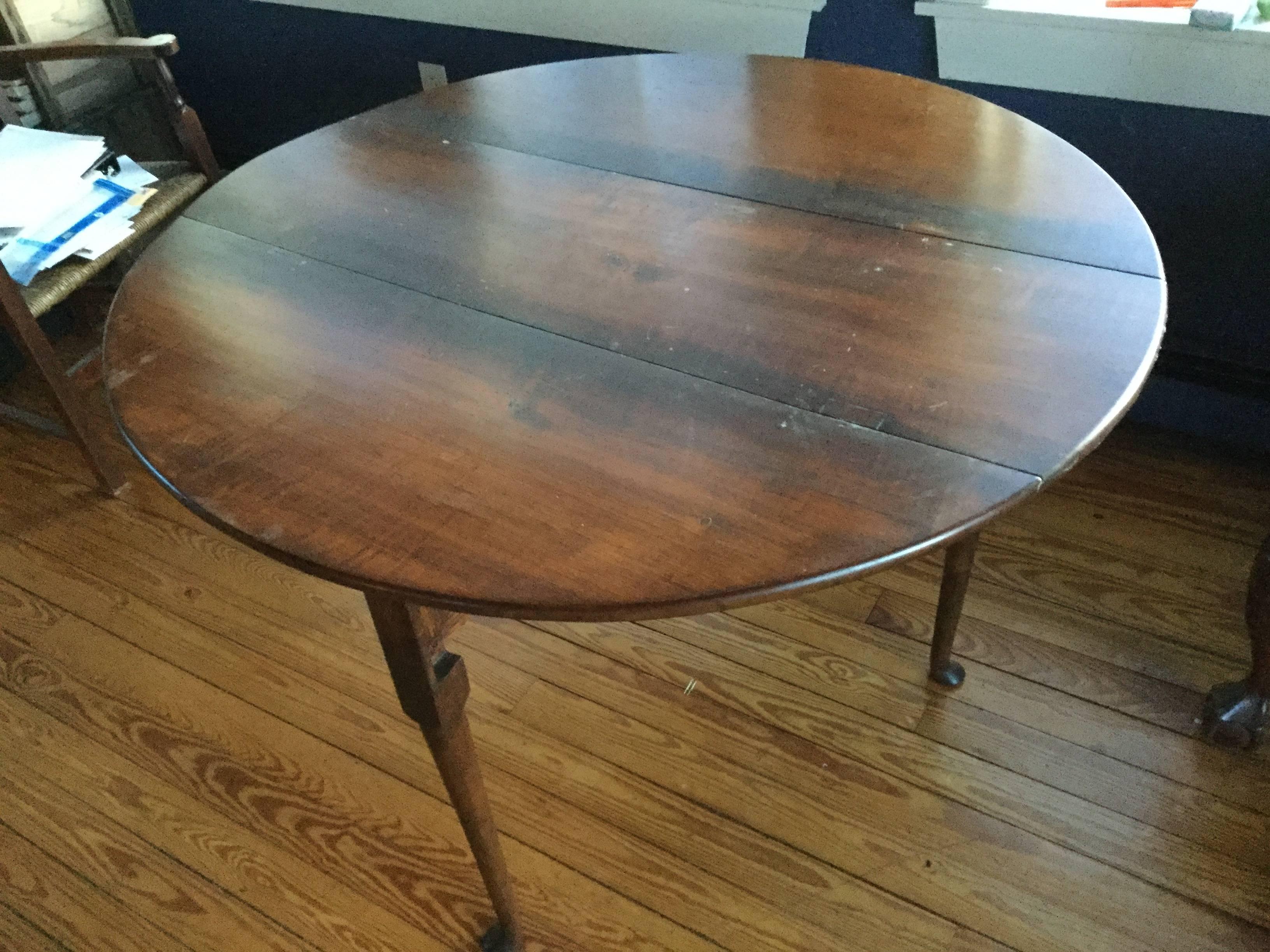 18th Century Queen Anne Table For Sale 1