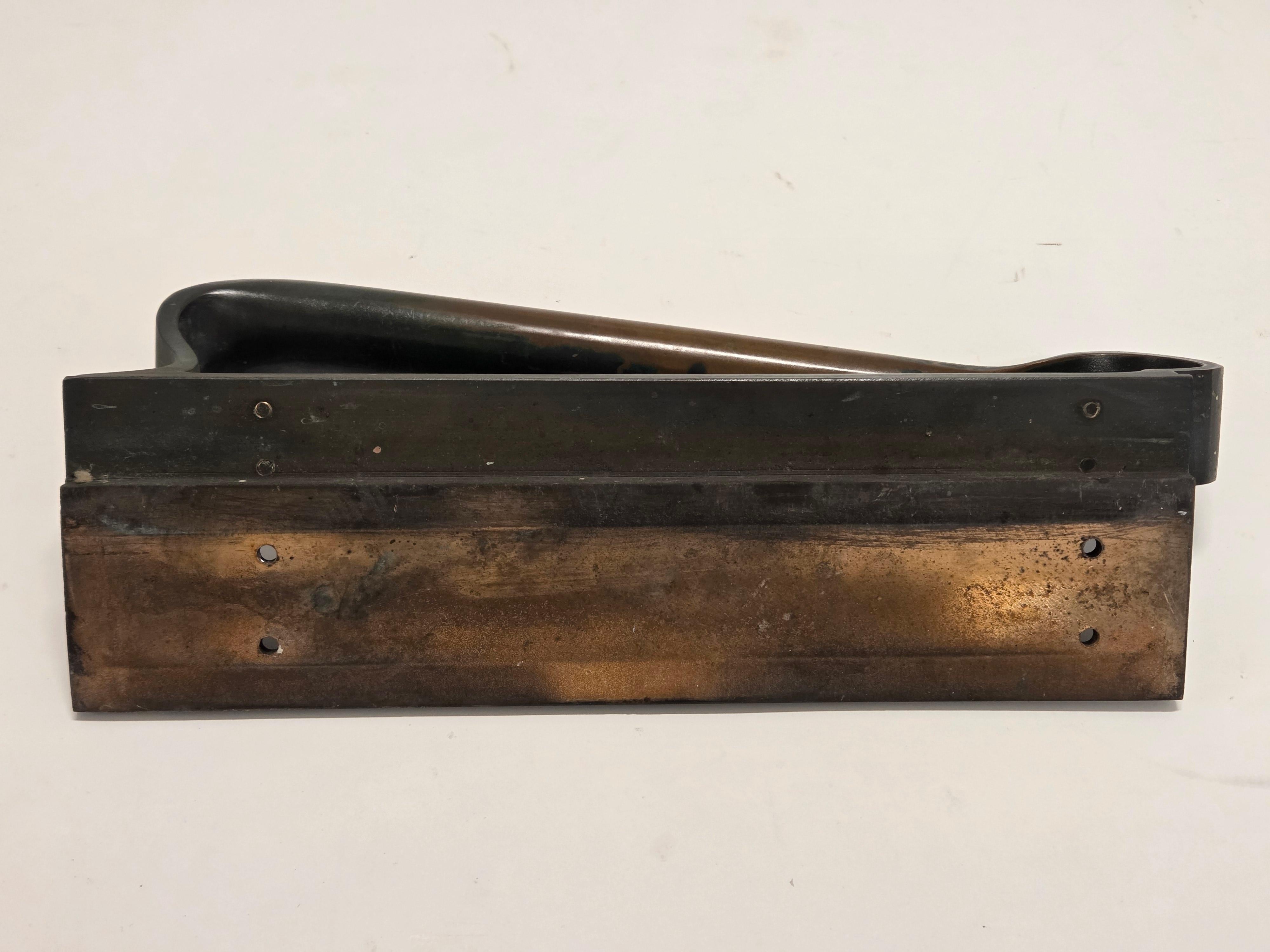 Türgriffe aus Bronze von Alvar Aalto für Valaistustyö (Mitte des 20. Jahrhunderts) im Angebot
