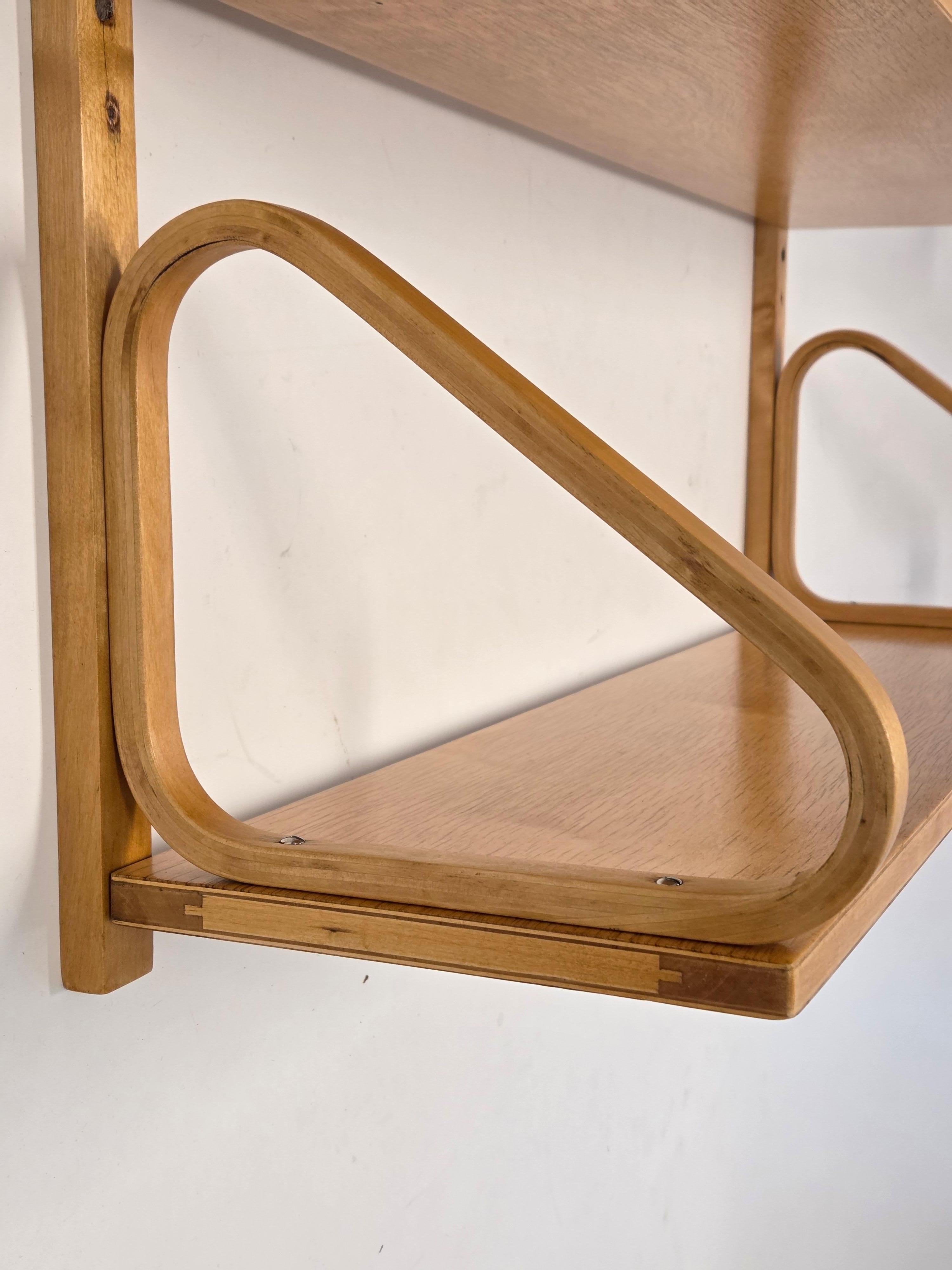 Finlandese Scaffale Alvar Aalto Model 112B-3 di Artek anni '60 in vendita
