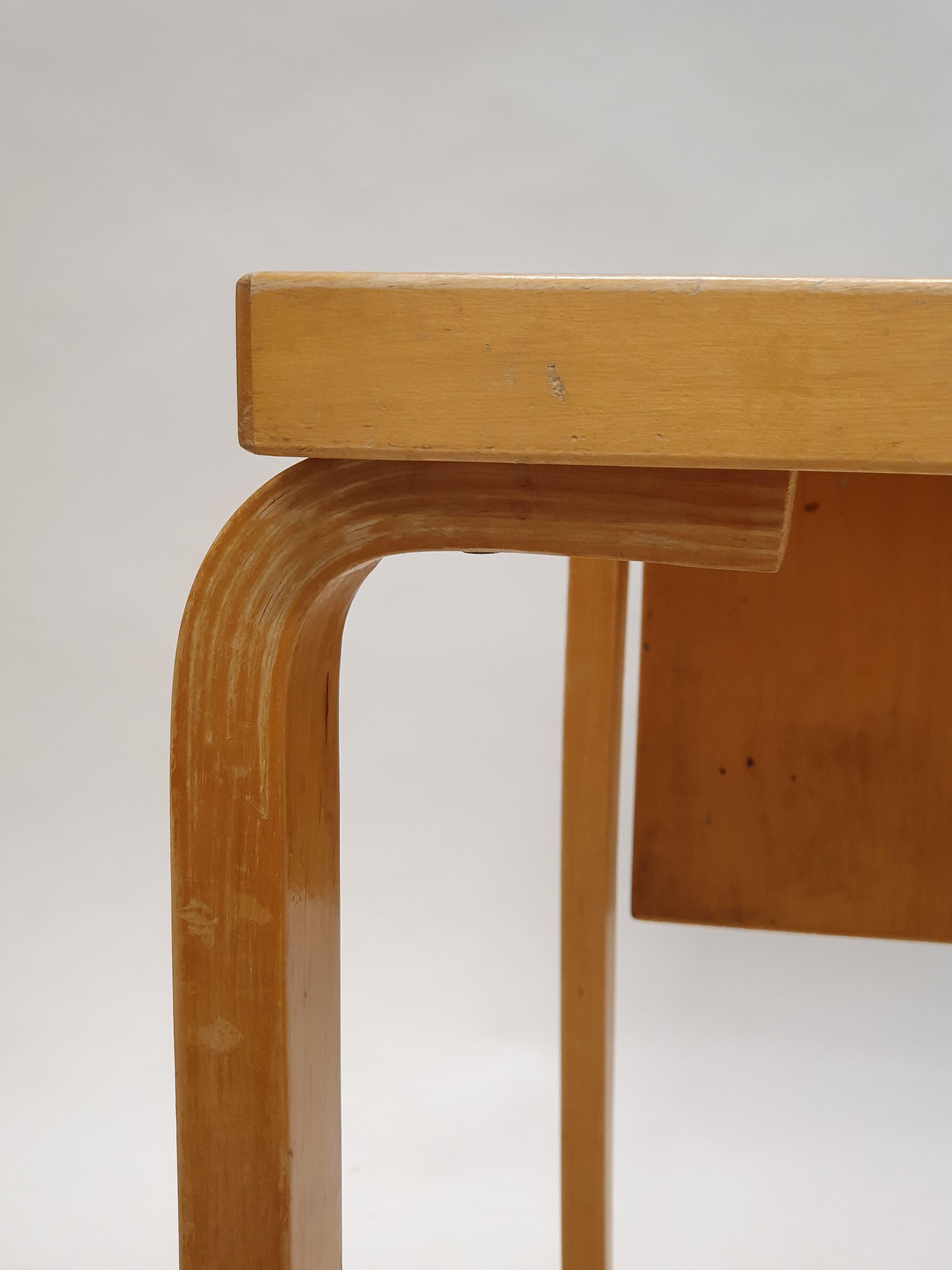 Finnish Alvar Aalto Table Model DL82 and 65 Chairs by Artek 1950s For Sale