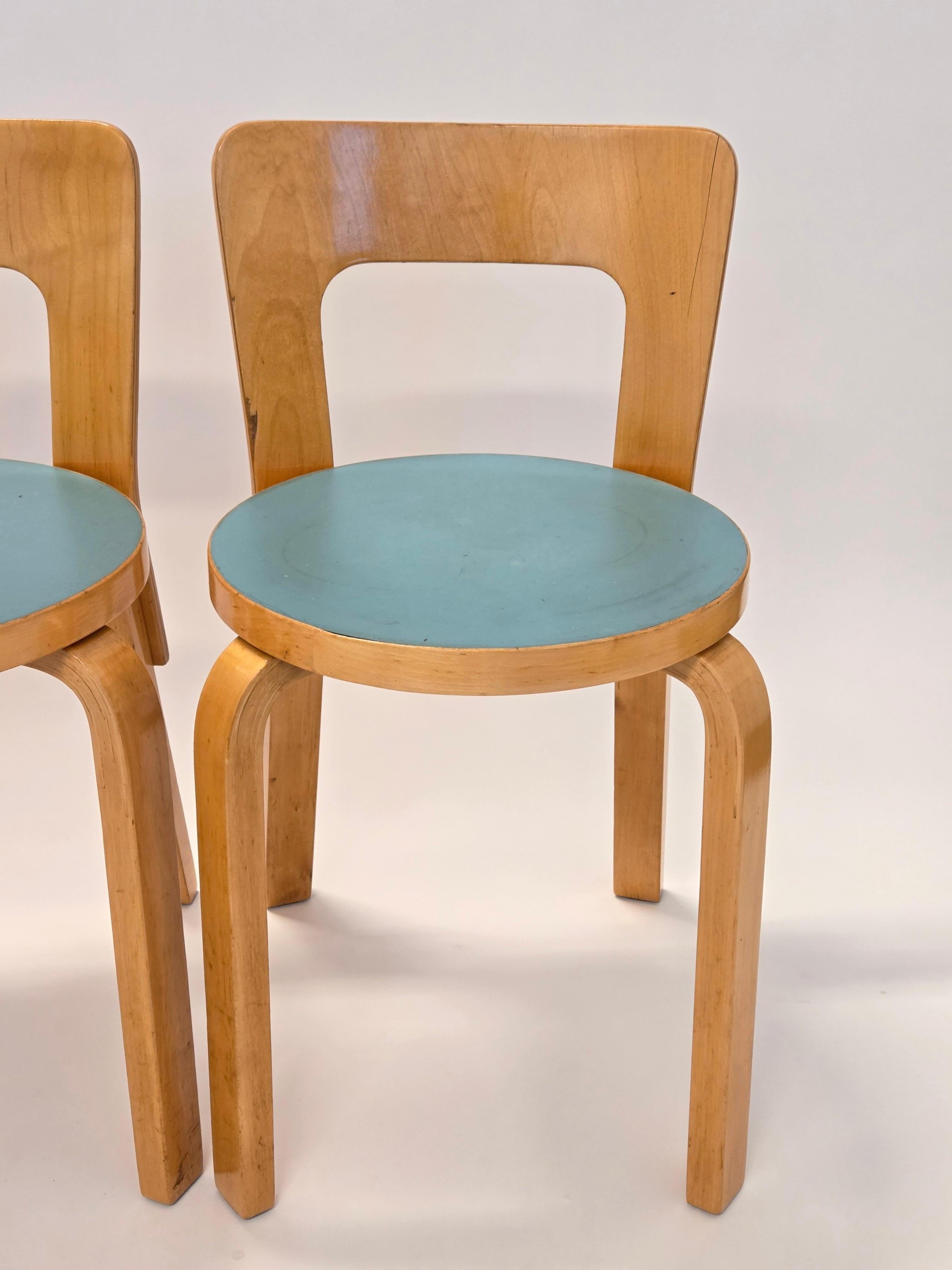 Alvar Aalto Table Model DL82 and 65 Chairs by Artek 1950s For Sale 4