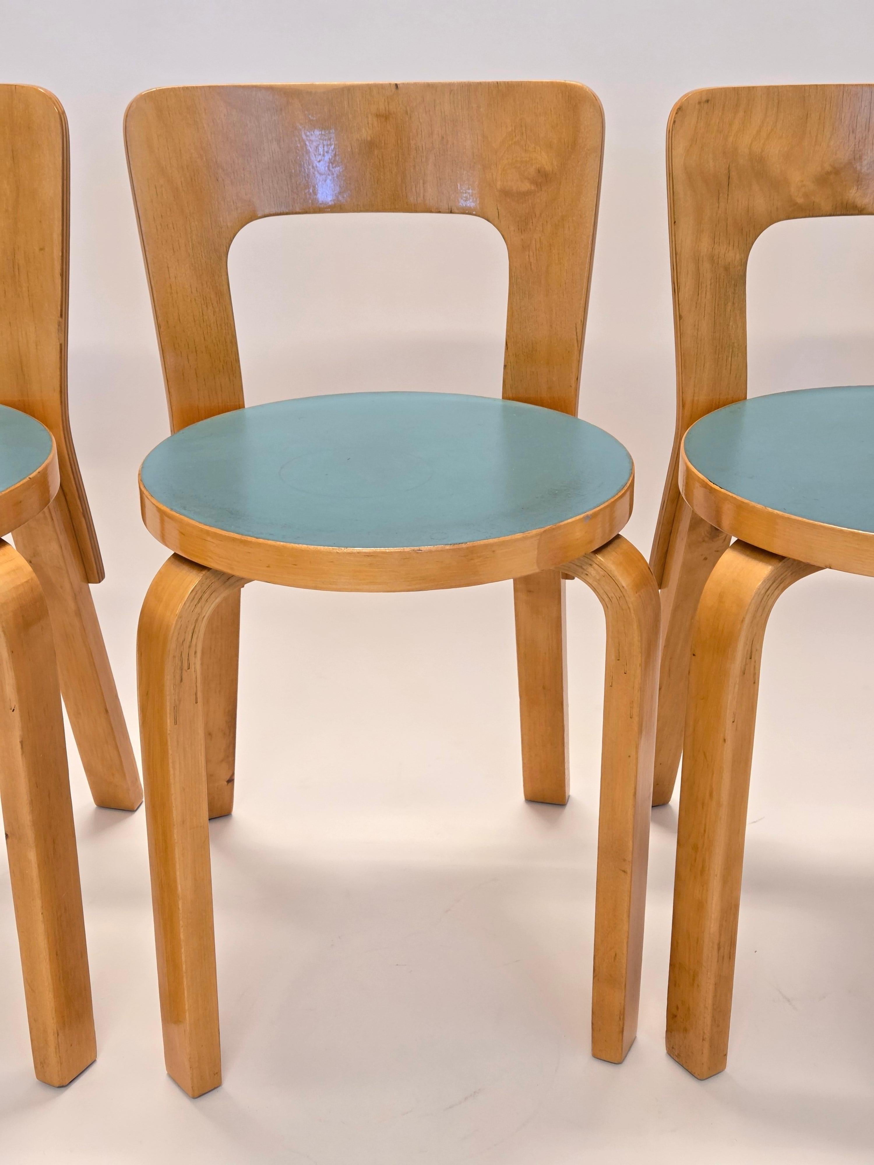 Alvar Aalto Table Model DL82 and 65 Chairs by Artek 1950s For Sale 3