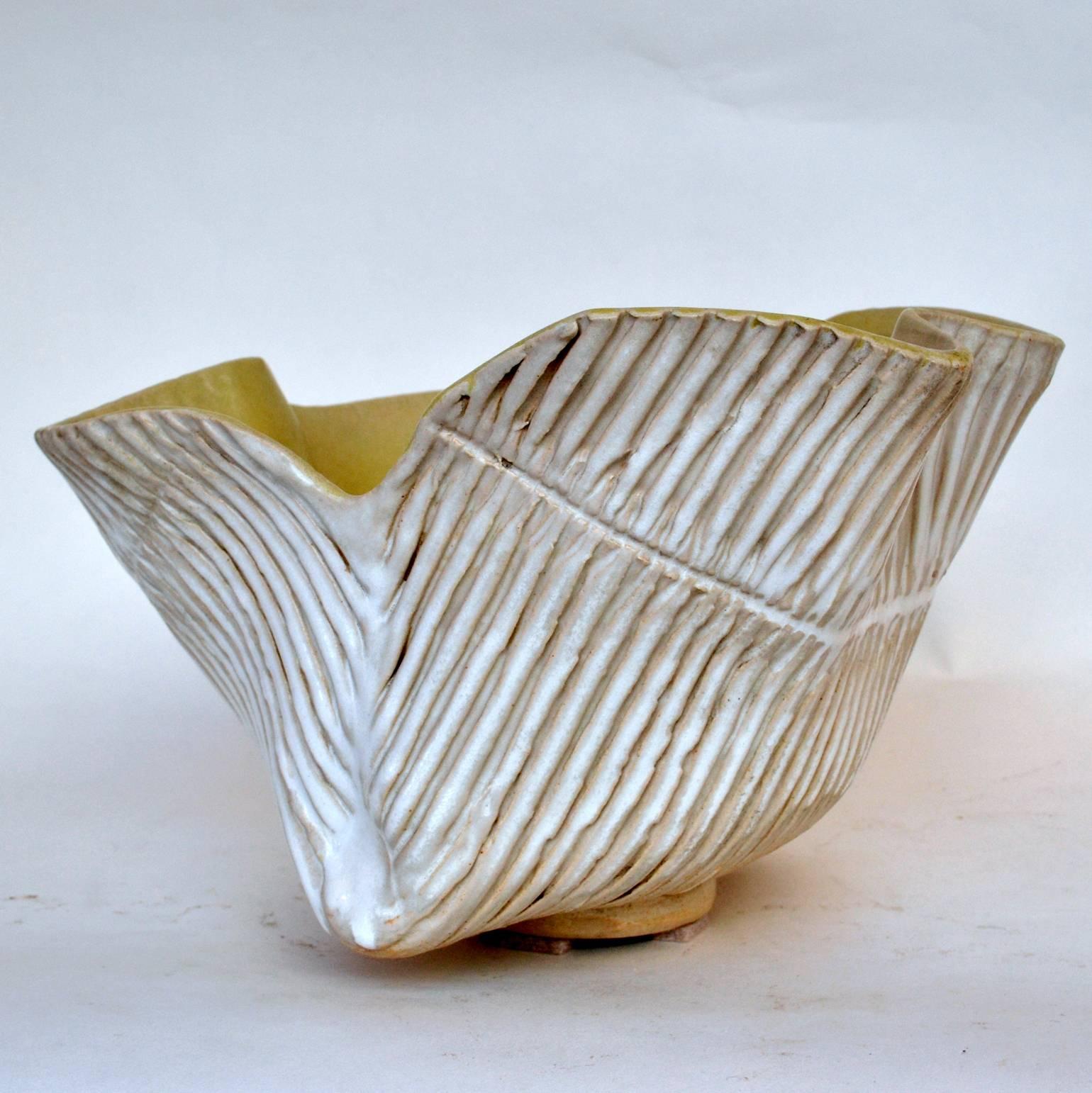 1950s French Freeform Studio Pottery Bowl in Textural White Ceramic In Excellent Condition In London, GB