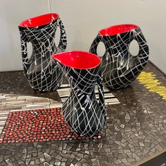 Set di tre vasi in ceramica a forma libera di Vallauris, Francia, anni ’50, in bianco e nero