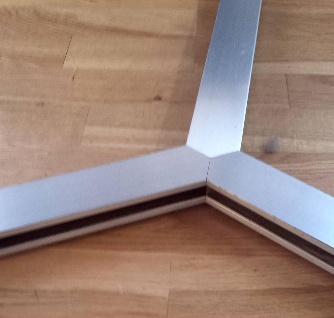 Unique Round Dining Table In Excellent Condition In London, GB