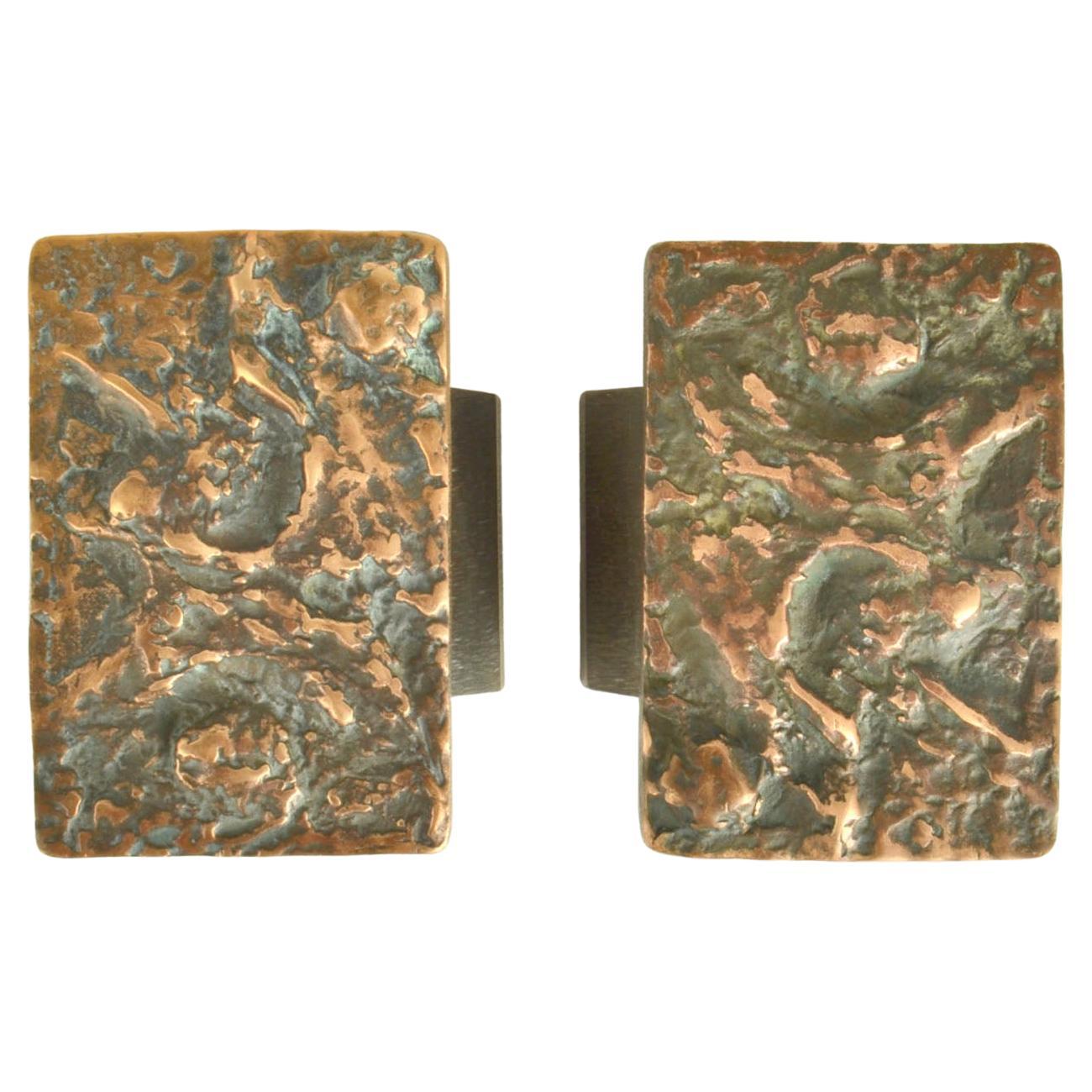 Paire de poignées de porte à poussoir architecturales en bronze avec relief abstrait