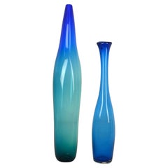 Deux vases bleus organiques soufflés à la main de Floris Meydam et Siem Van De Marel