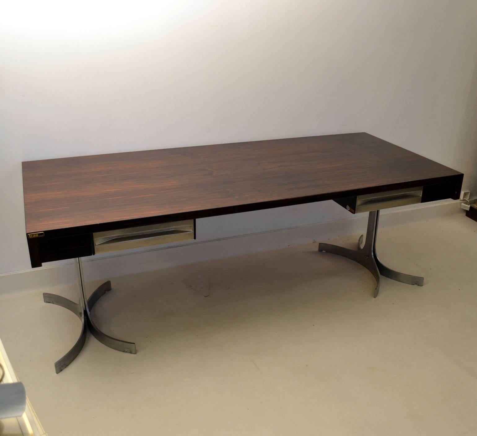 Large executive rectangular desk by Trau, Turin, Italy, 1960s, veneered in Indian palisander. On both sides of the desk is equipped with two large  drawers incorporating the hand pull. The large table top is supported by two curved brushed aluminum
