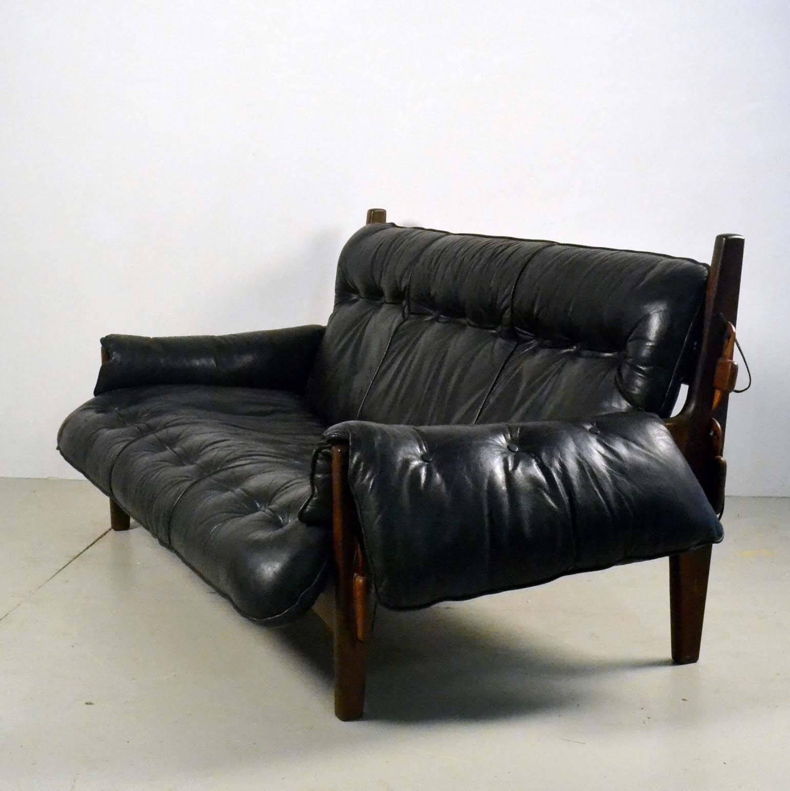 Early Mole Sofa by the Brazilian Sergio Rodrigues in Black Leather In Excellent Condition In London, GB
