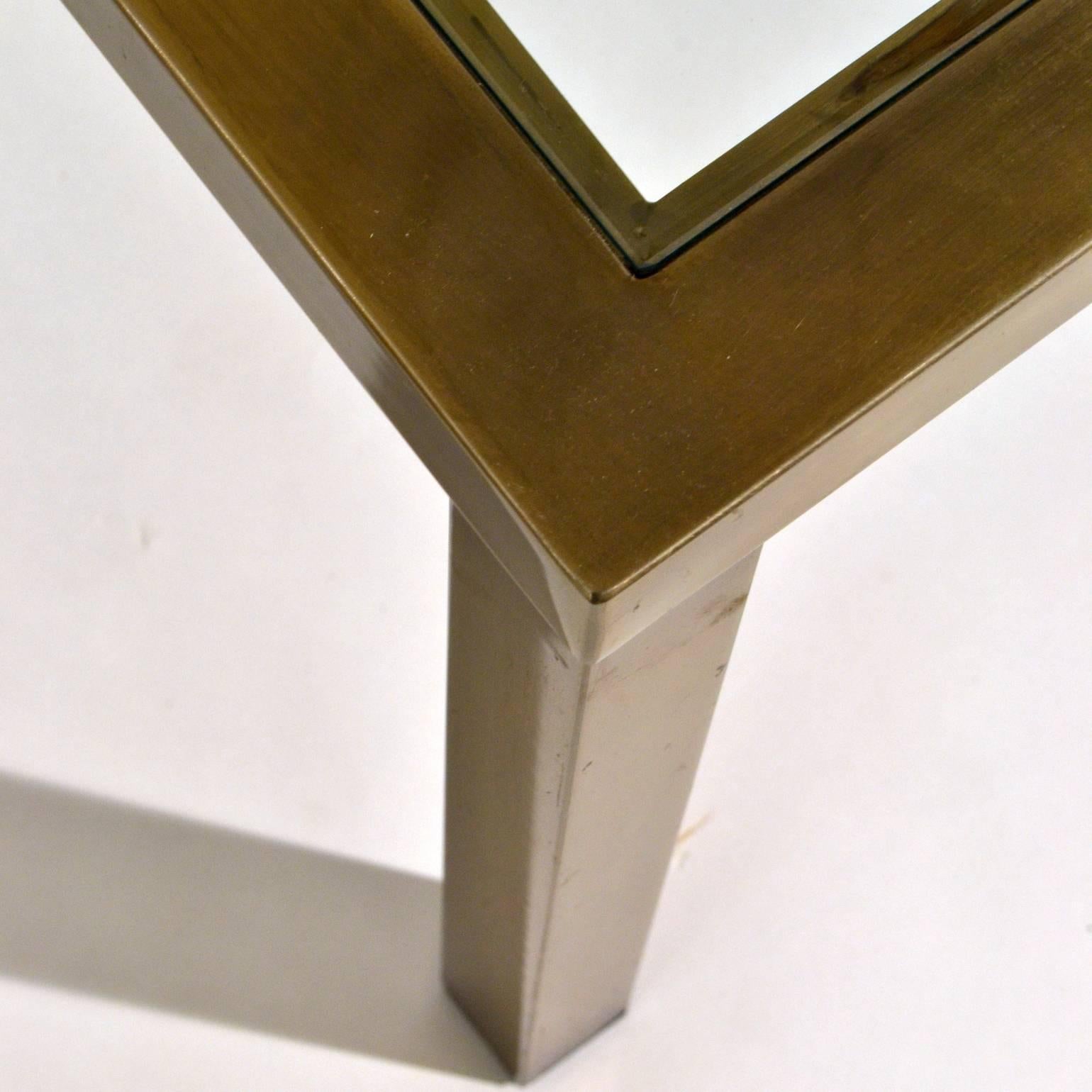 Minimalistischer minimalistischer quadratischer Couchtisch aus Messing mit Klarglasplatte im Zustand „Hervorragend“ in London, GB