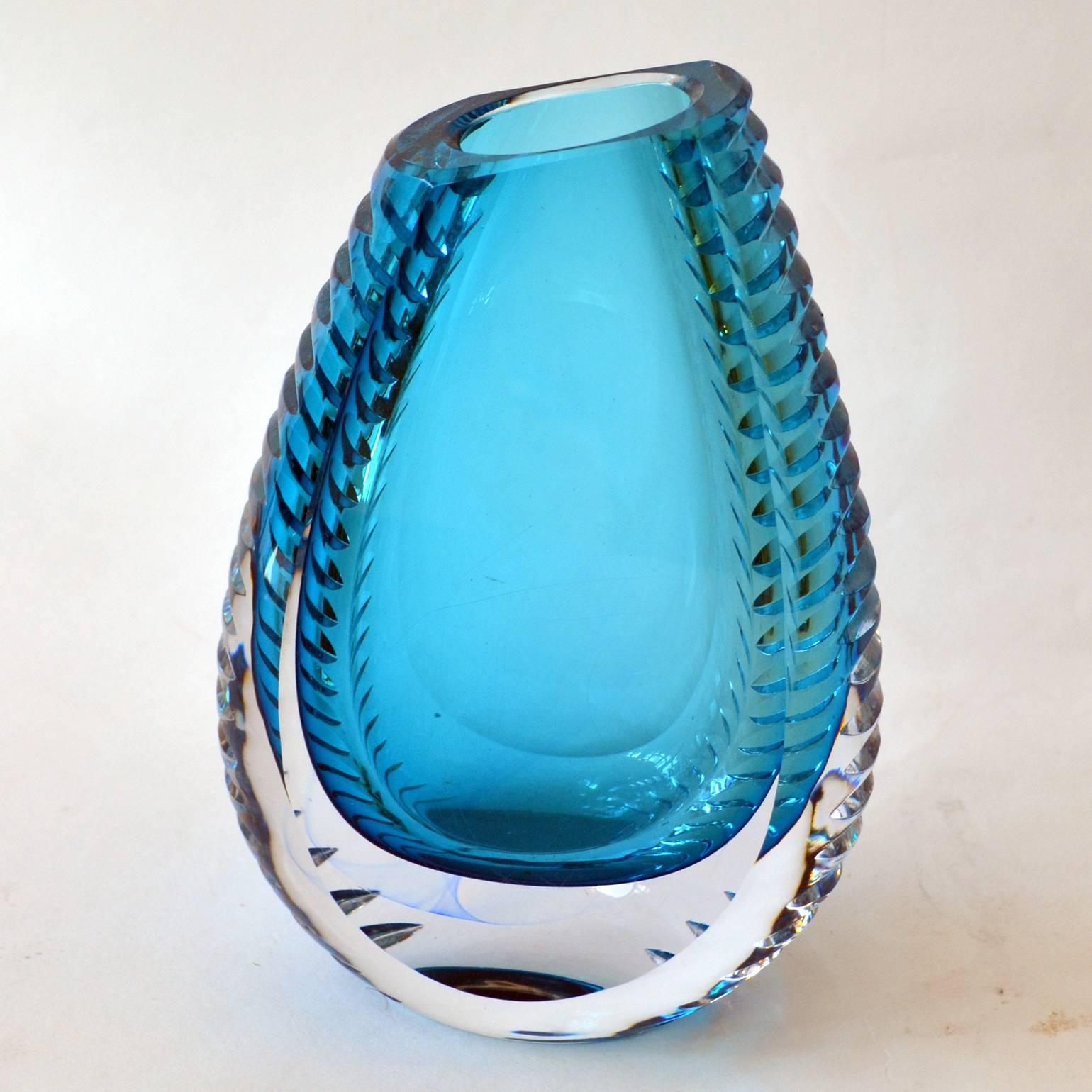 1970s Set of Three Turquoise Christal Cut Glass Vases In Excellent Condition In London, GB