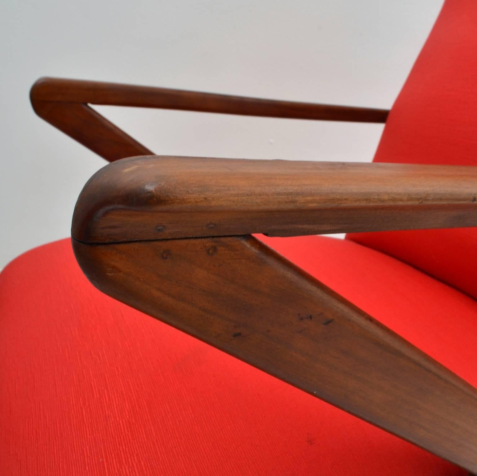 1950s Pair of Red Italian Lounge Chairs, Mahogany Frame with Pronounced Armrests 2