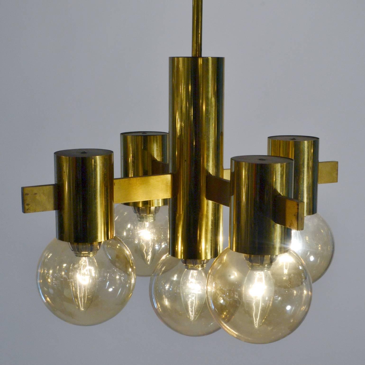 Mid-Century Modern 1970s Italian Brass Pendant by Sciolari with Five Honey Glass Globes