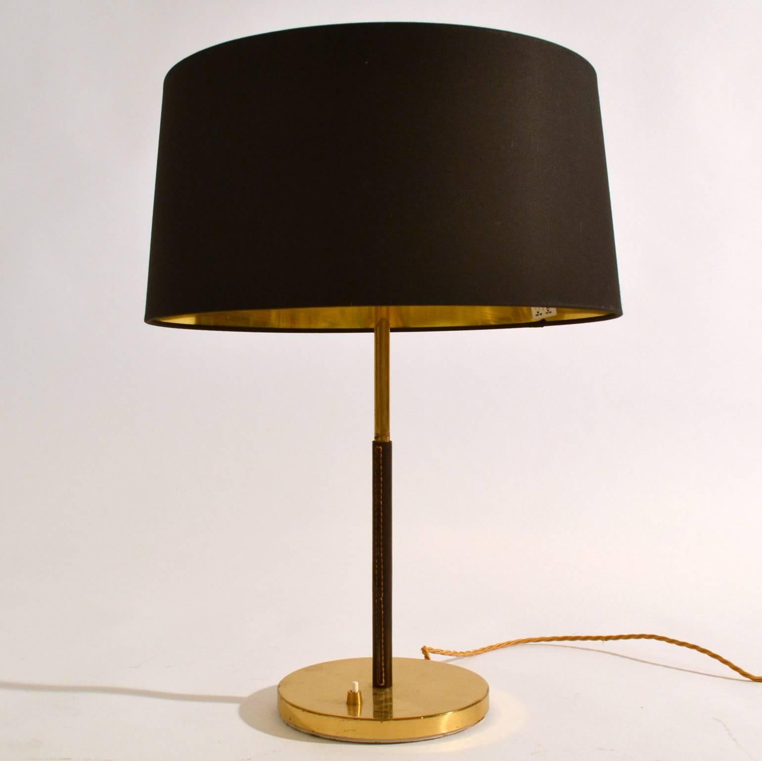 Mid-Century Modern 1950s Pair of Minimal Black and Gold Table Lamps by Kalmar