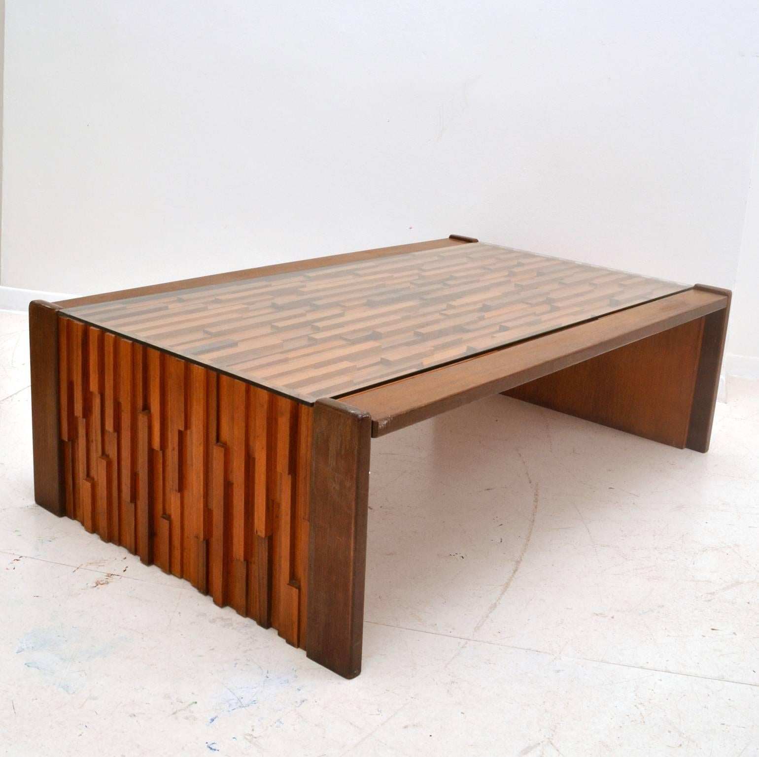 1960s Brutalist Coffee Table in Brazilian Hard Wood Relief by Percifal Lafer In Excellent Condition In London, GB