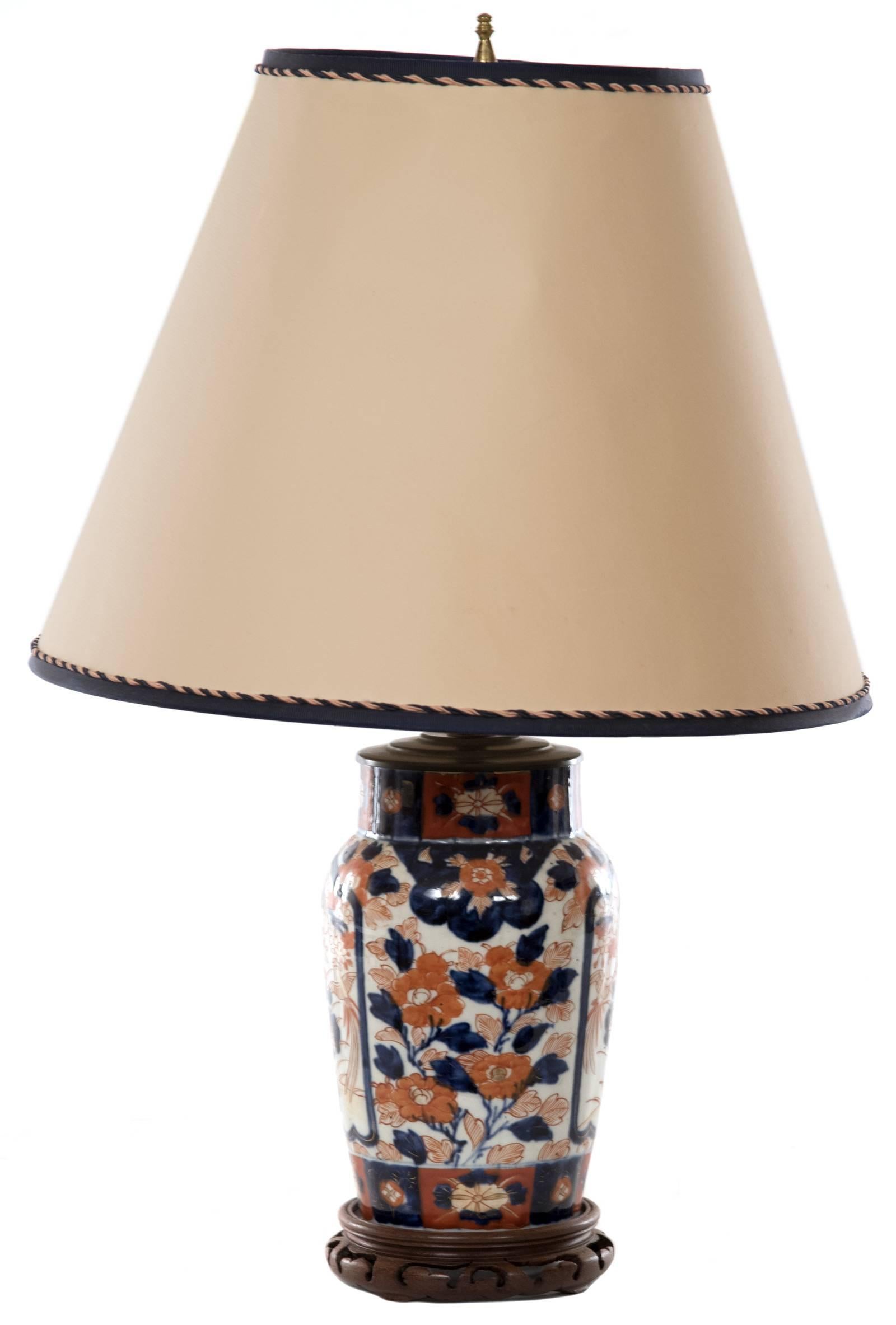 Japonisme 19th Century Japanese Imari Ovoid Porcelain Urn Table Lamp with Floral Cartouche