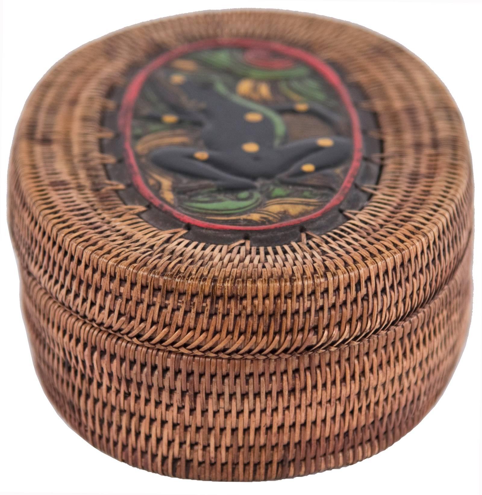 Northwestern Native American Oval Basket Box Lidded with Polychrome Frog Motif In Good Condition In Salt Lake City, UT