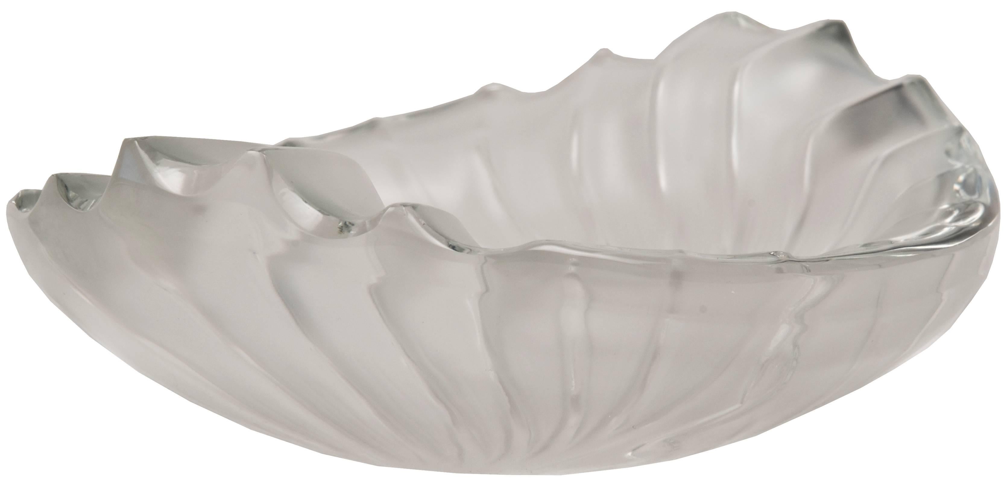 Lalique art Deco Frosted Crystal Centrepiece Bowl In Good Condition For Sale In Salt Lake City, UT
