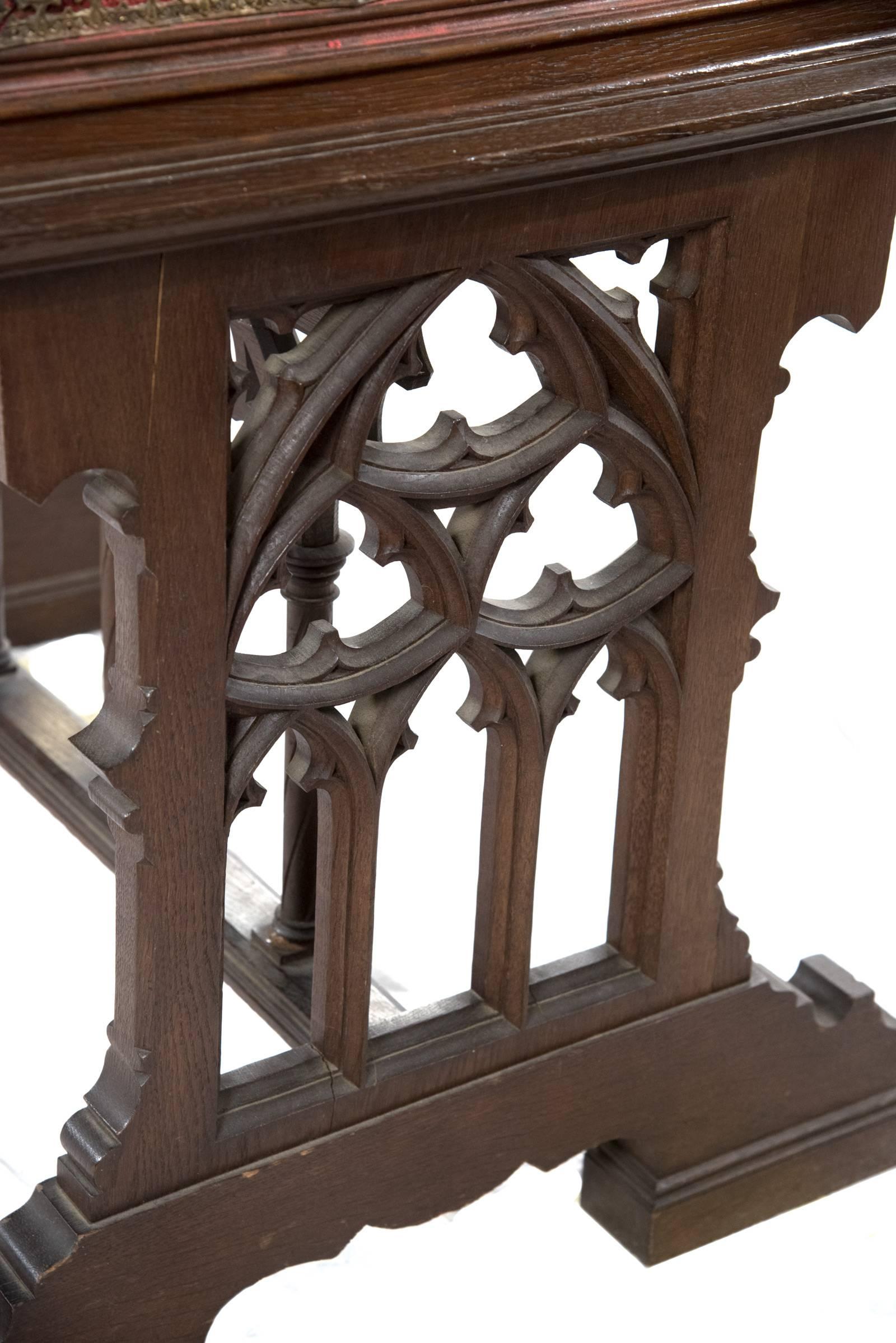 19th Century Gothic Chasse on Oak Stand In Good Condition In Salt Lake City, UT