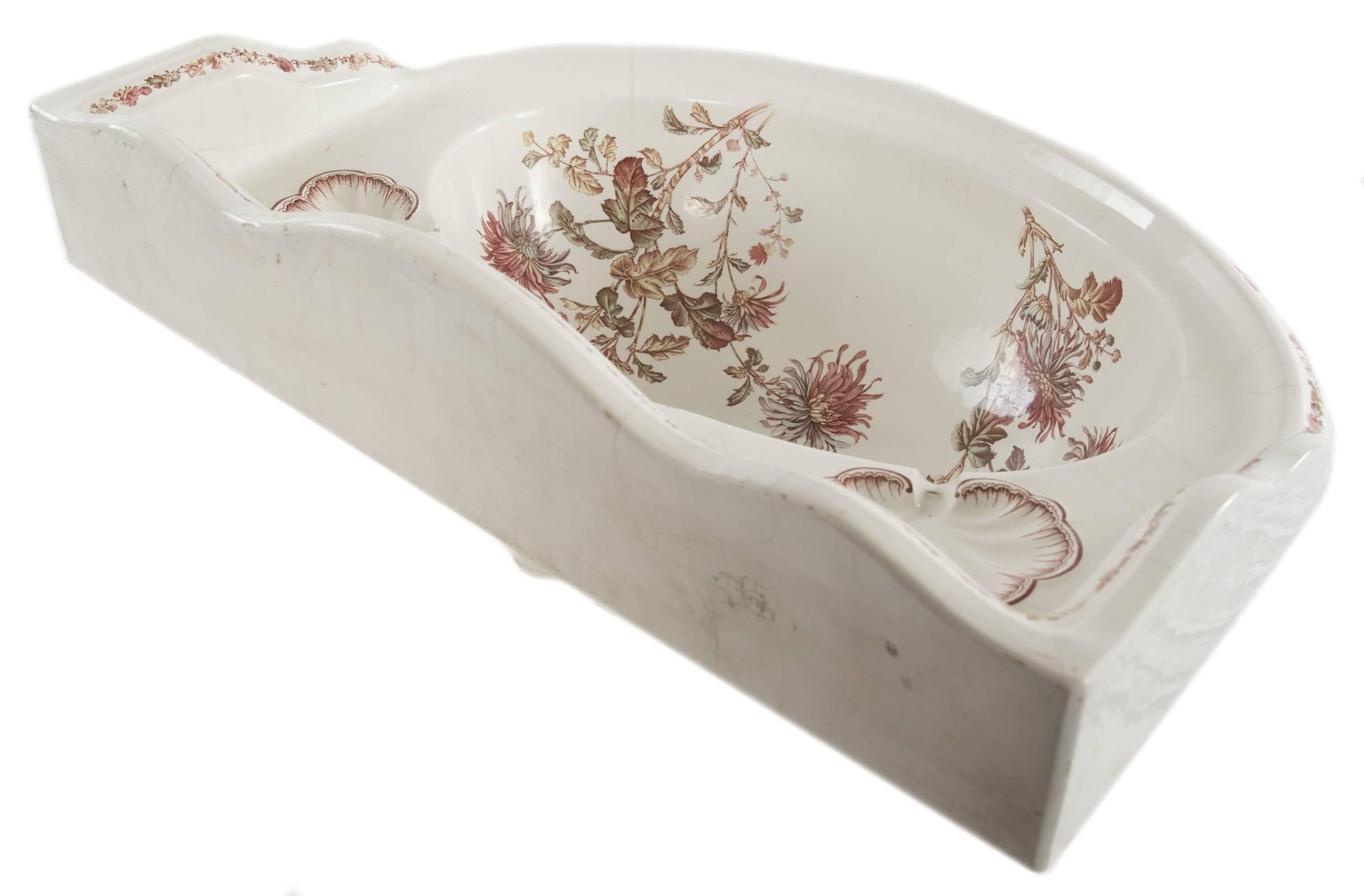19th Century Victorian Porcelain Basin with Transfer Polychromatic Foliate Design For Sale