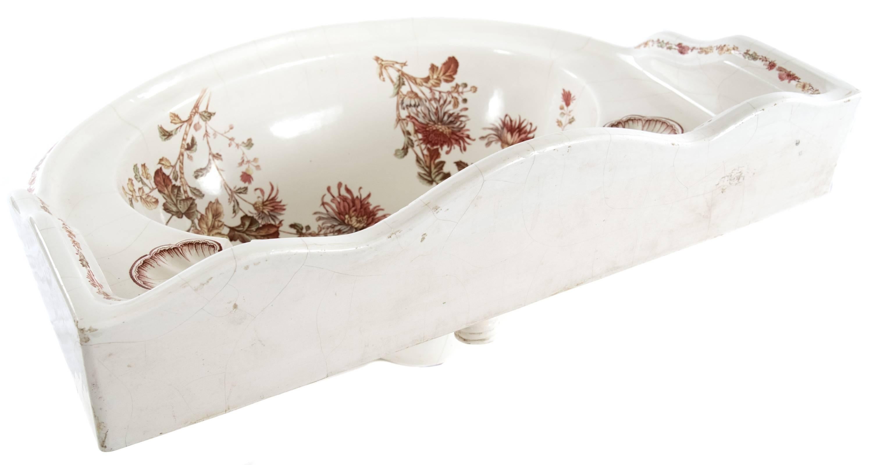 Victorian Porcelain Basin with Transfer Polychromatic Foliate Design In Good Condition For Sale In Salt Lake City, UT