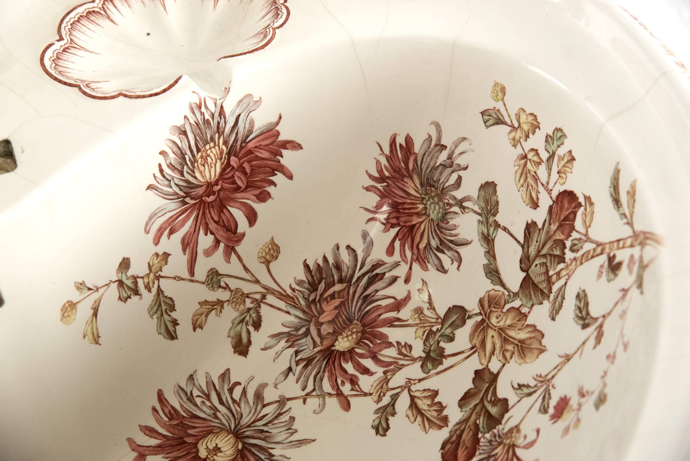English Victorian Porcelain Basin with Transfer Polychromatic Foliate Design For Sale