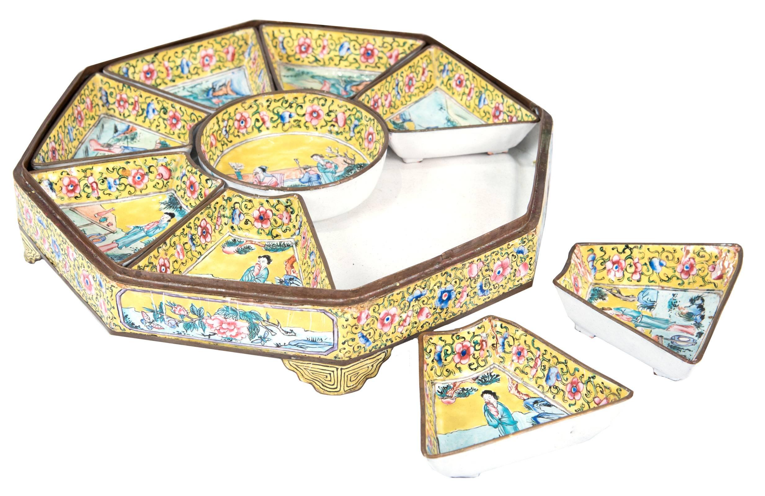 20th Century Turn-of-the-century Chinese Yellow Enamelled Famille Rose Serving Dish
