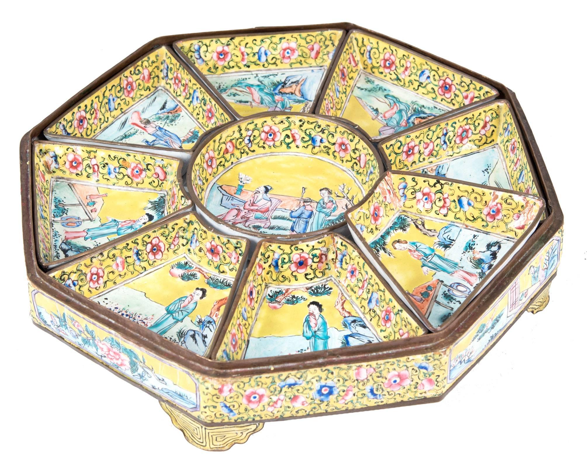 Turn-of-the-century Chinese Yellow Enamelled Famille Rose Serving Dish 1