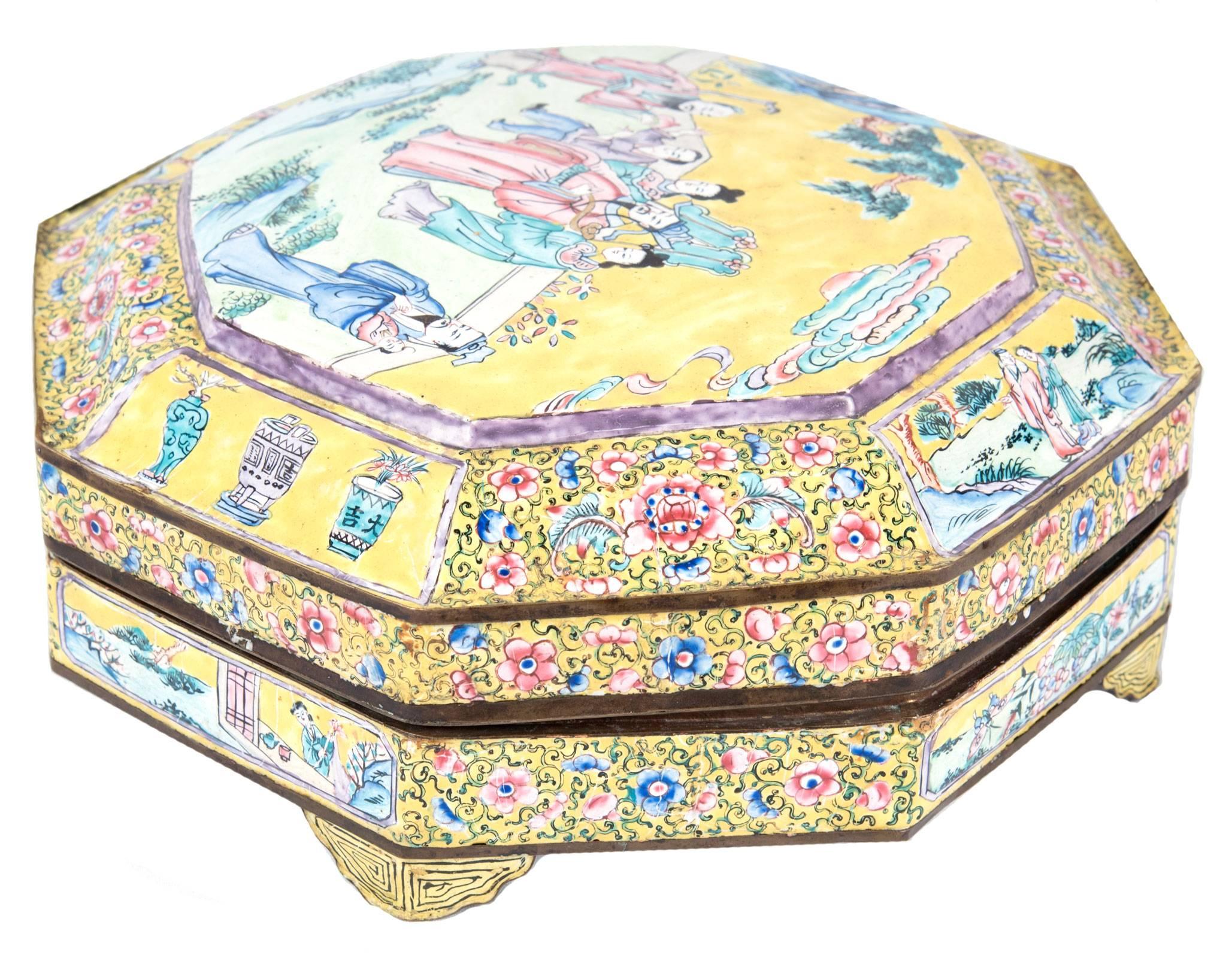 Chinese Export Turn-of-the-century Chinese Yellow Enamelled Famille Rose Serving Dish