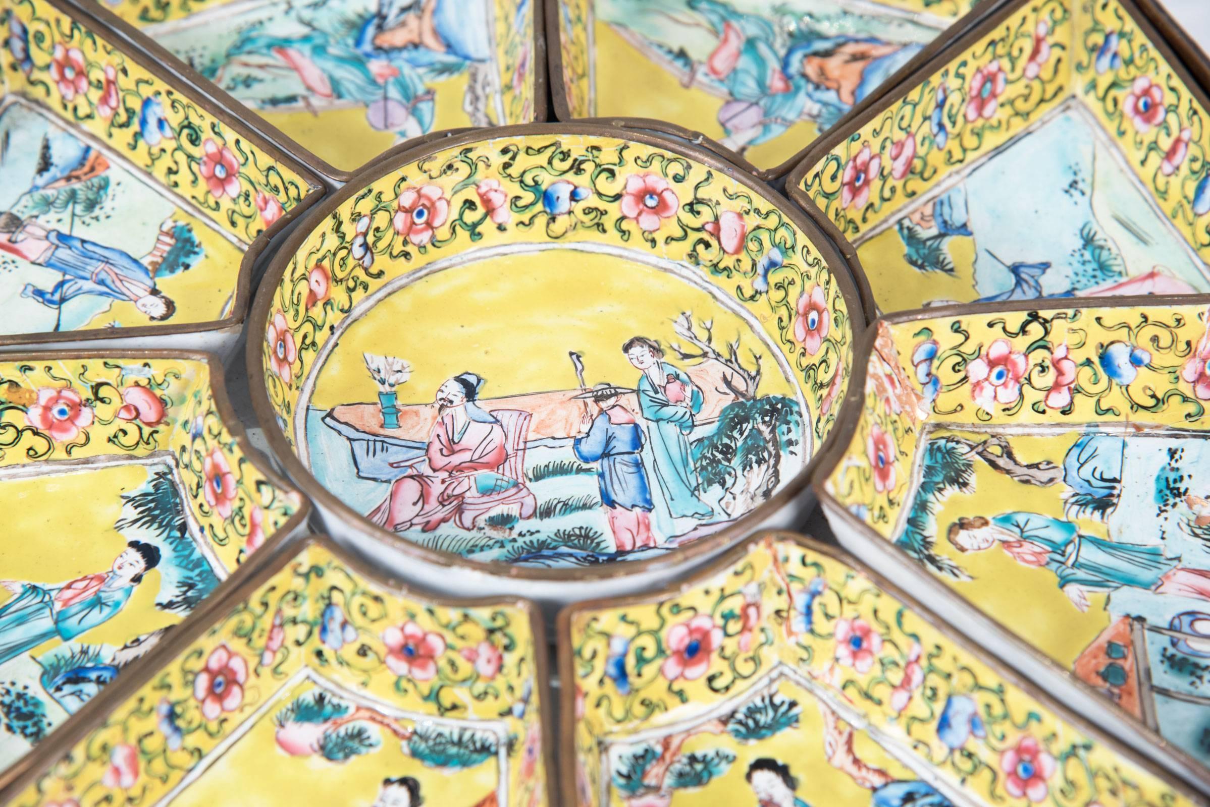 Turn-of-the-century Chinese Yellow Enamelled Famille Rose Serving Dish 2