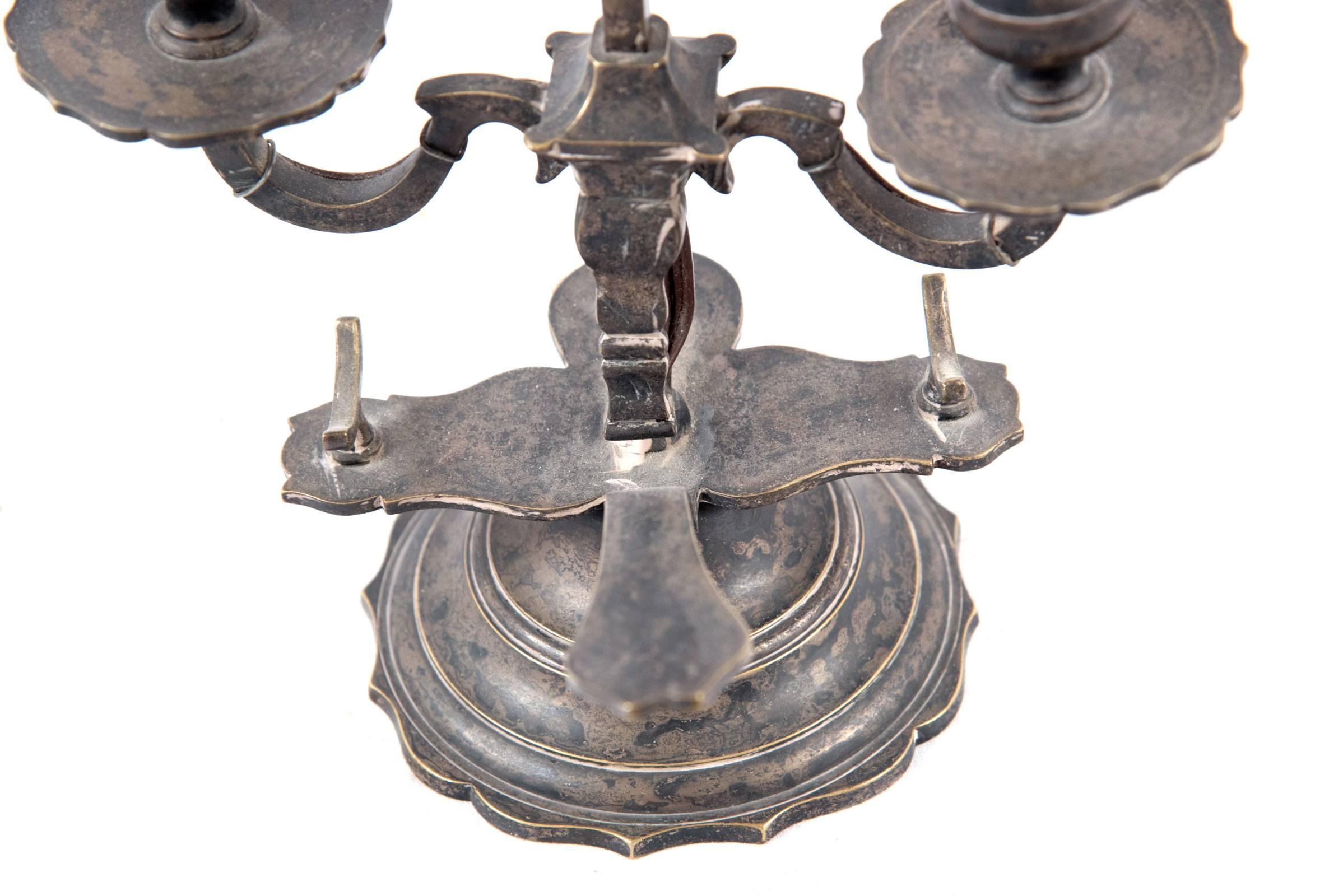 19th Century French Beaux-Arts Bouillotte Lamp with Painted Metal Shade For Sale 5