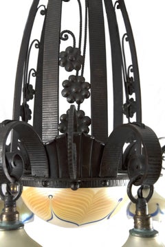 Edgar Brandt Art Deco Kronleuchter aus Schmiedeeisen und gefiedertem Glas