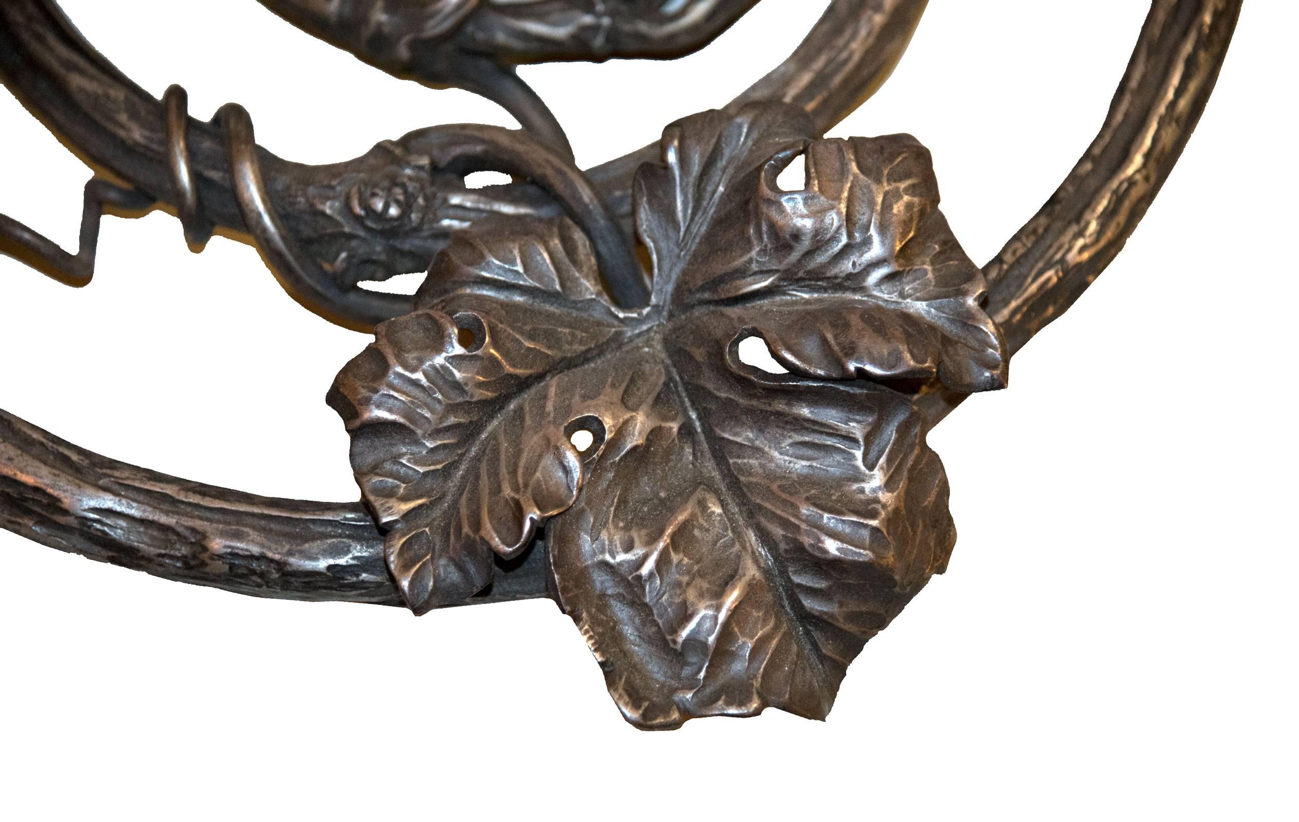 Grande sculpture en fer forgé d'une vigne de taille en vente 1