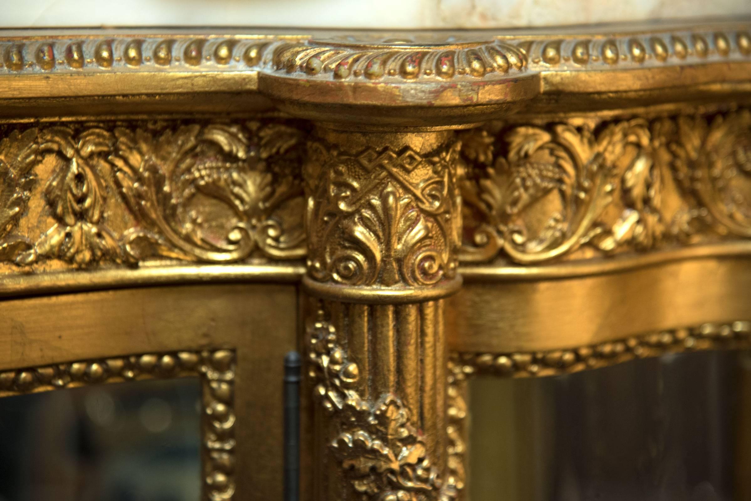 Gilt Napoleon III Vitrine with Curved Glass Sides In Good Condition For Sale In Salt Lake City, UT