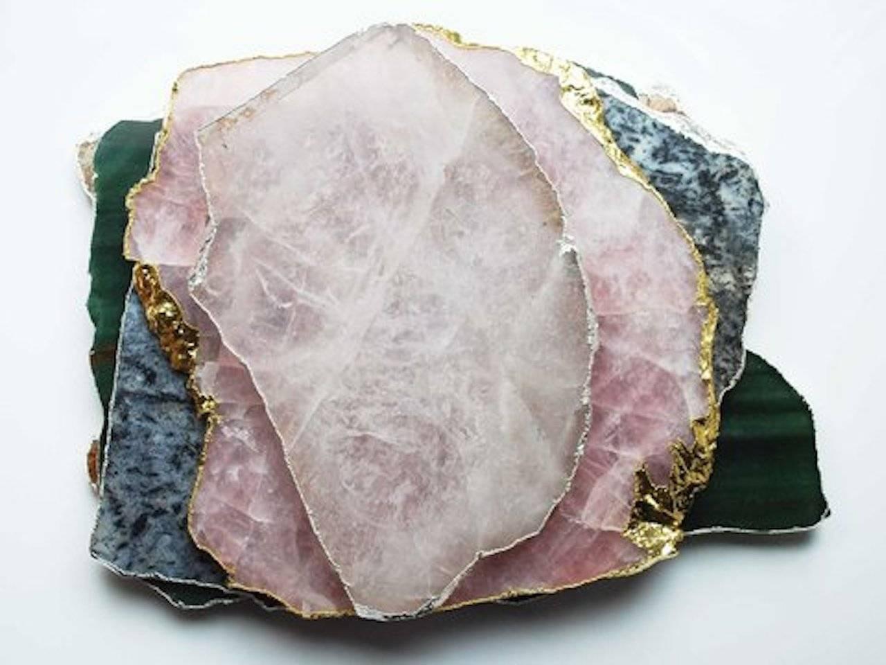 A handcrafted large rose quartz and gold platter which combines natural stone with 24-karat gold. Master craftsmen in Brazil hand polish the rare stones, contouring each natural edge with precious metal. The platter is scratch resistant with rubber