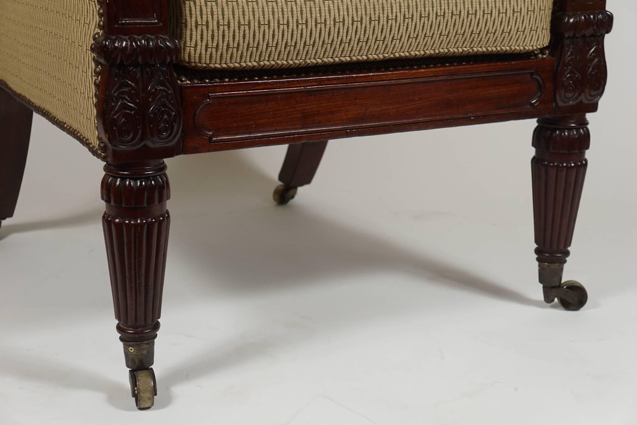 Bergère ou fauteuil en acajou de style Régence anglaise George III, datant d'environ 1815 en vente 1