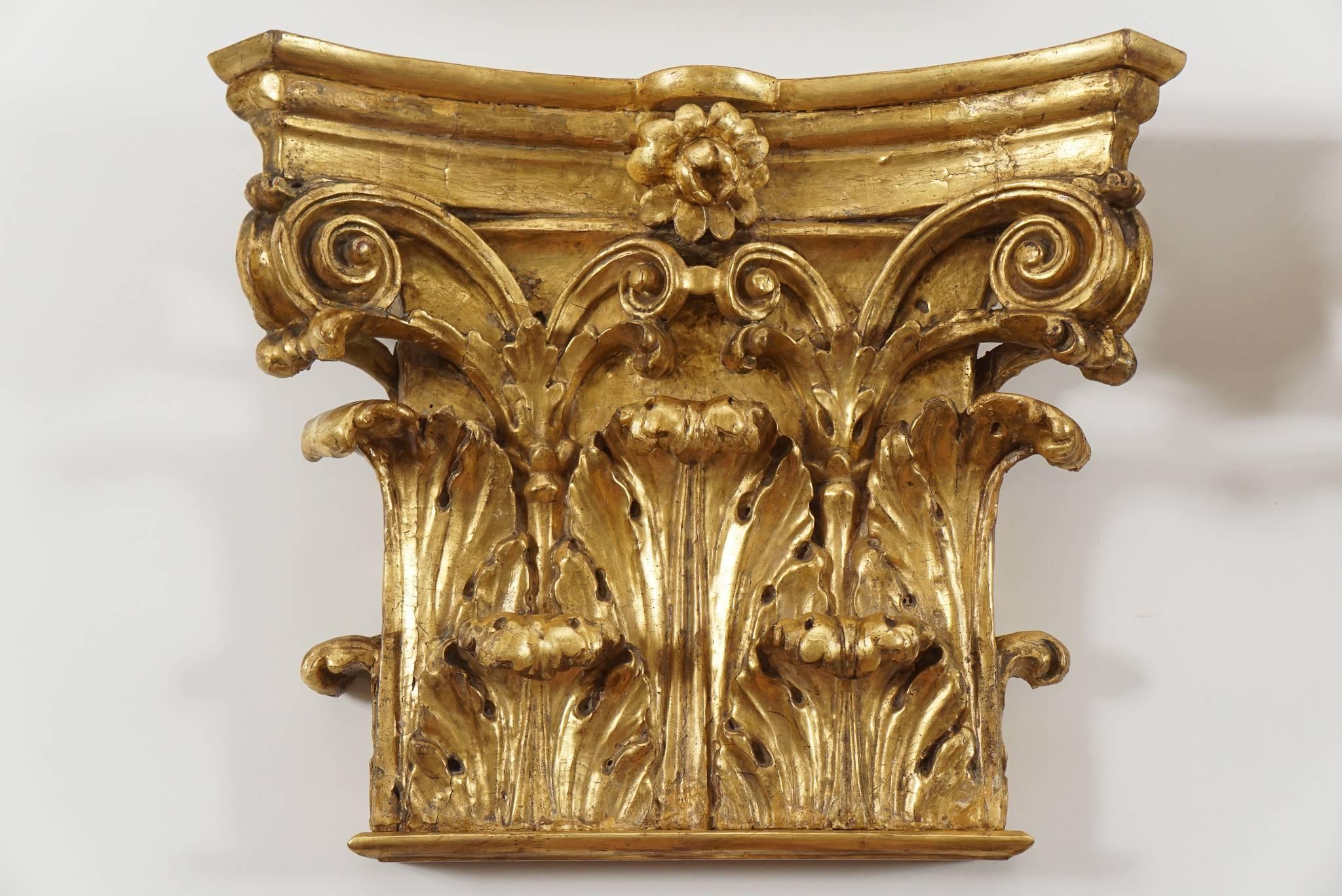 Four Large George III Corinthian Capital Giltwood Wall Brackets or Sconces In Excellent Condition In Kinderhook, NY