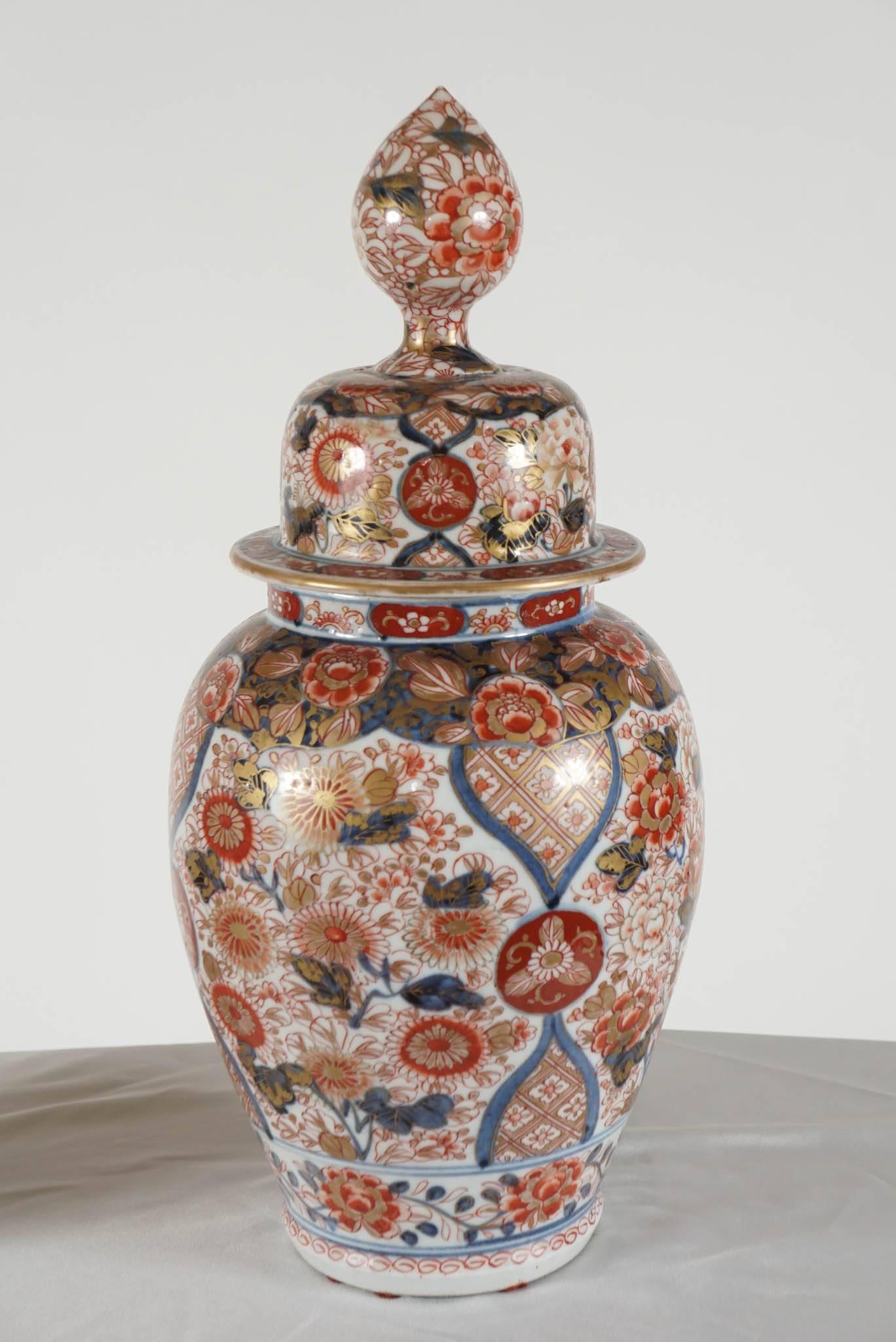 Japanese Pair of Edo Style Imari Porcelain Covered Jars, Japan, circa 1880