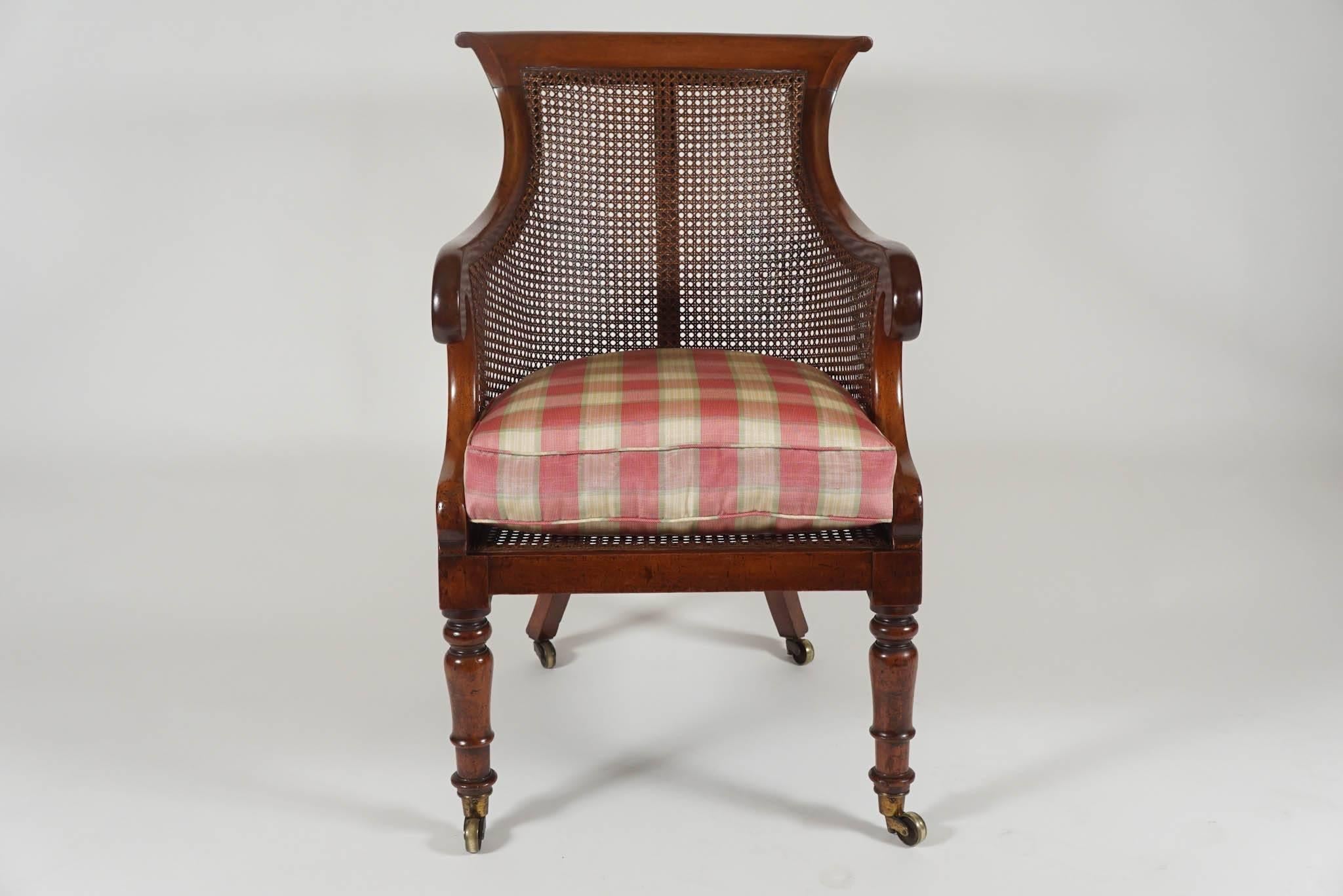 English Regency Period Caned Mahogany Armchair or Bergere, circa 1830 In Excellent Condition In Kinderhook, NY