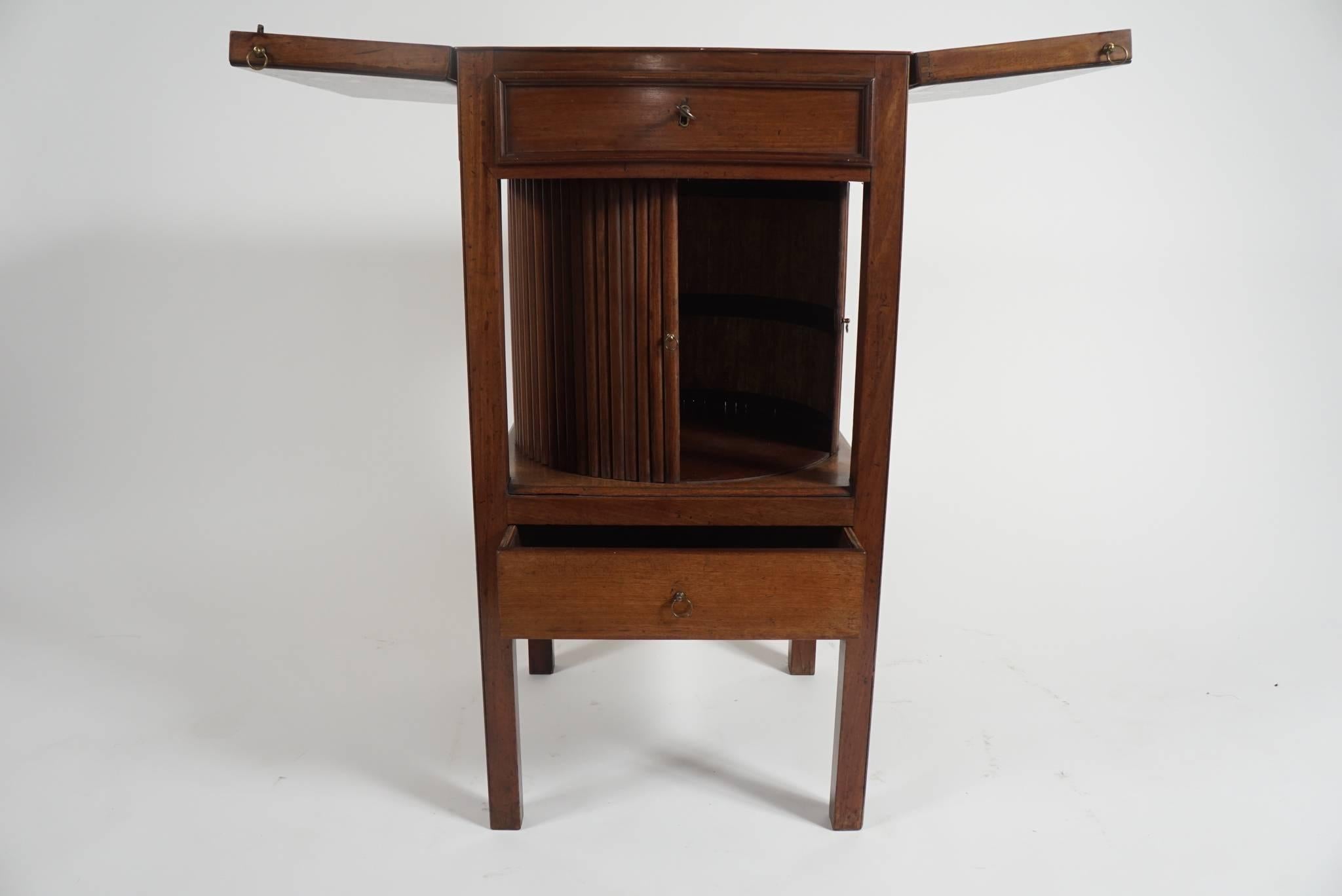 George III Mahogany Tambour Stand, England, circa 1790 In Good Condition In Kinderhook, NY