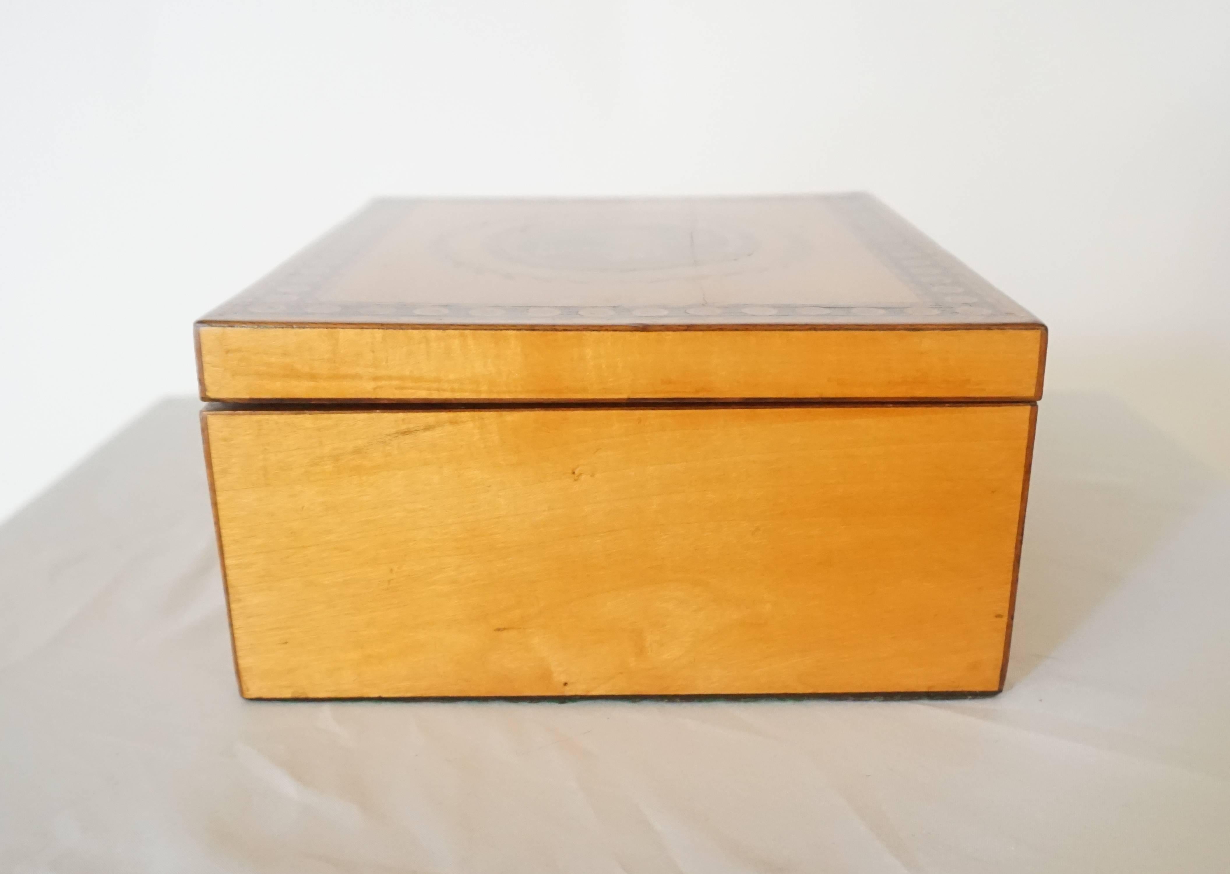 George III Satinwood Letter or Dresser Box, England, circa 1785 In Good Condition In Kinderhook, NY