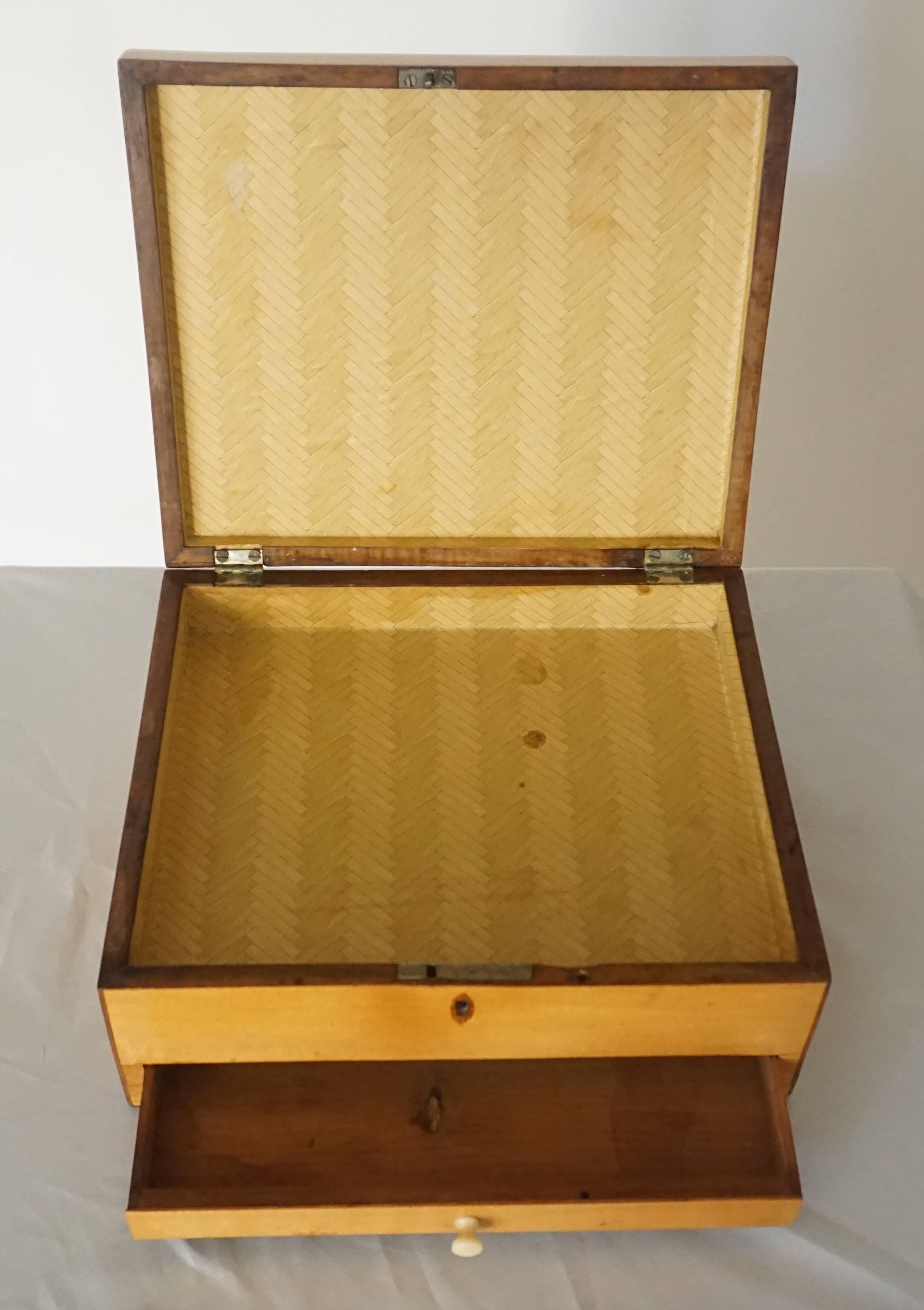 George III Satinwood Letter or Dresser Box, England, circa 1785 2