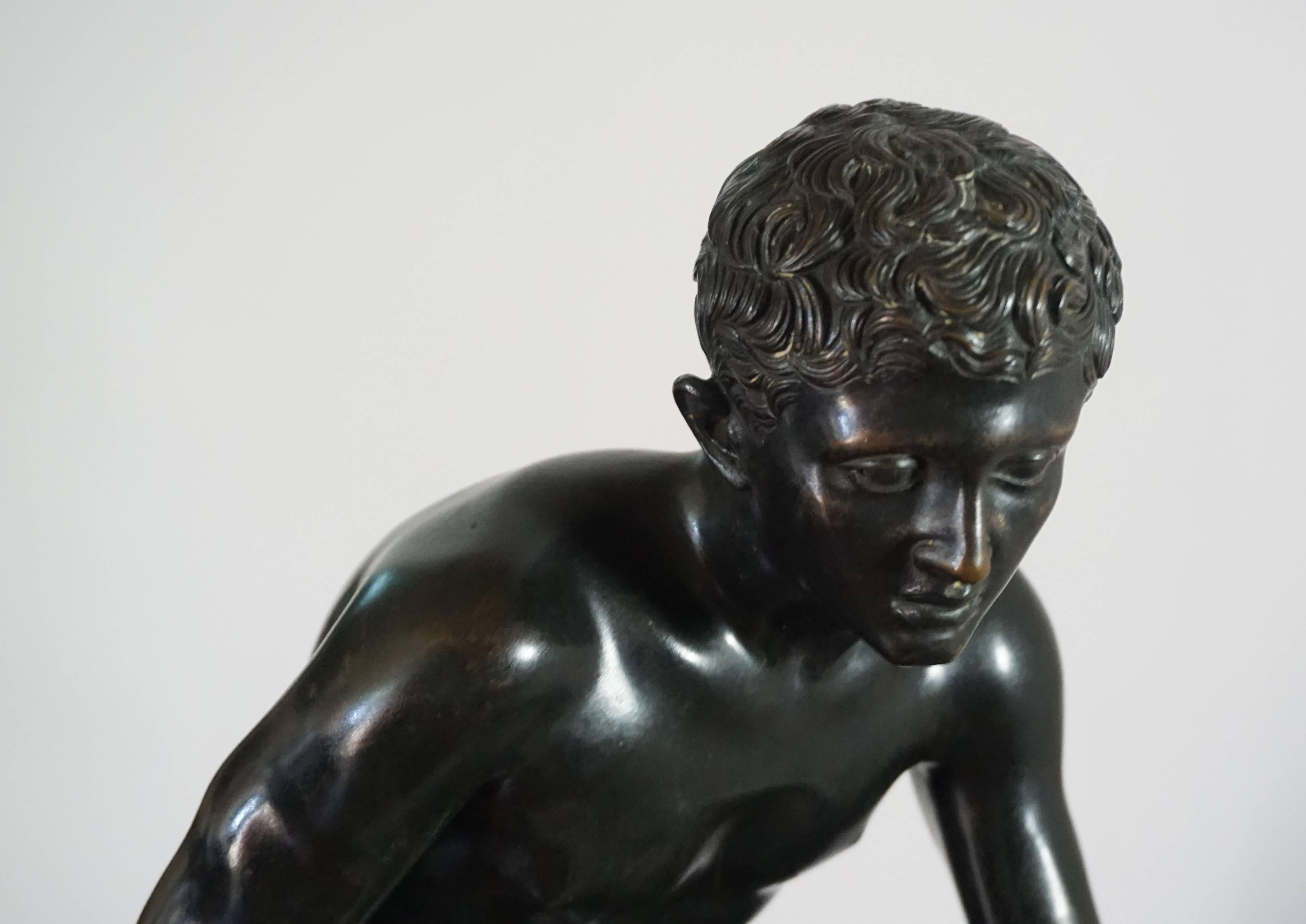 Sculpté à la main Sculpture en bronze et marbre Grand Tour du « Siège Hermès » ou « Mercure » en vente