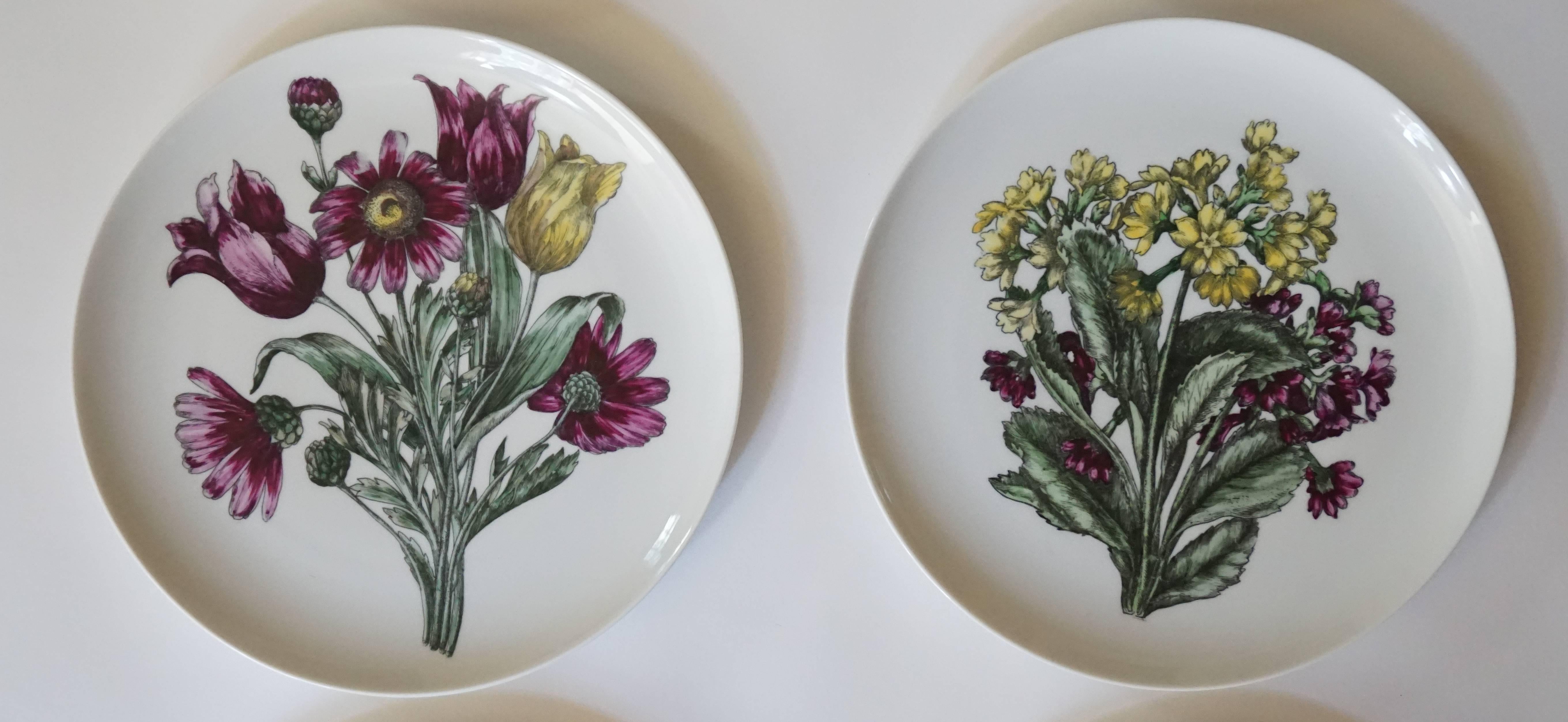 Set von zwölf Porzellantellern mit „Fiori“-Muster von Fornasetti Milano, um 1965 (Moderne der Mitte des Jahrhunderts) im Angebot