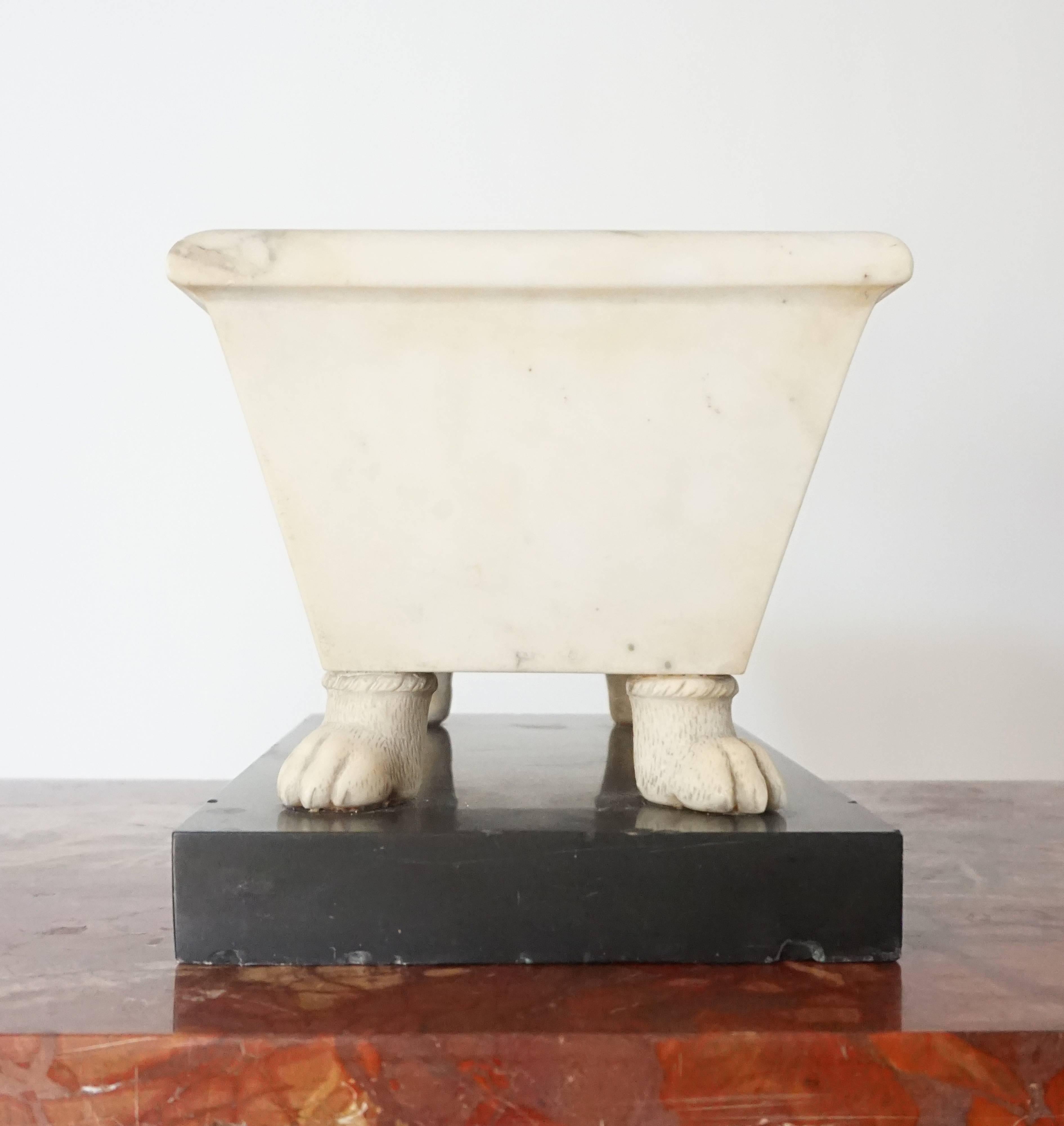 Grand Tour Carved Marble Model of a Lavacrum or Bath, circa 1820 1