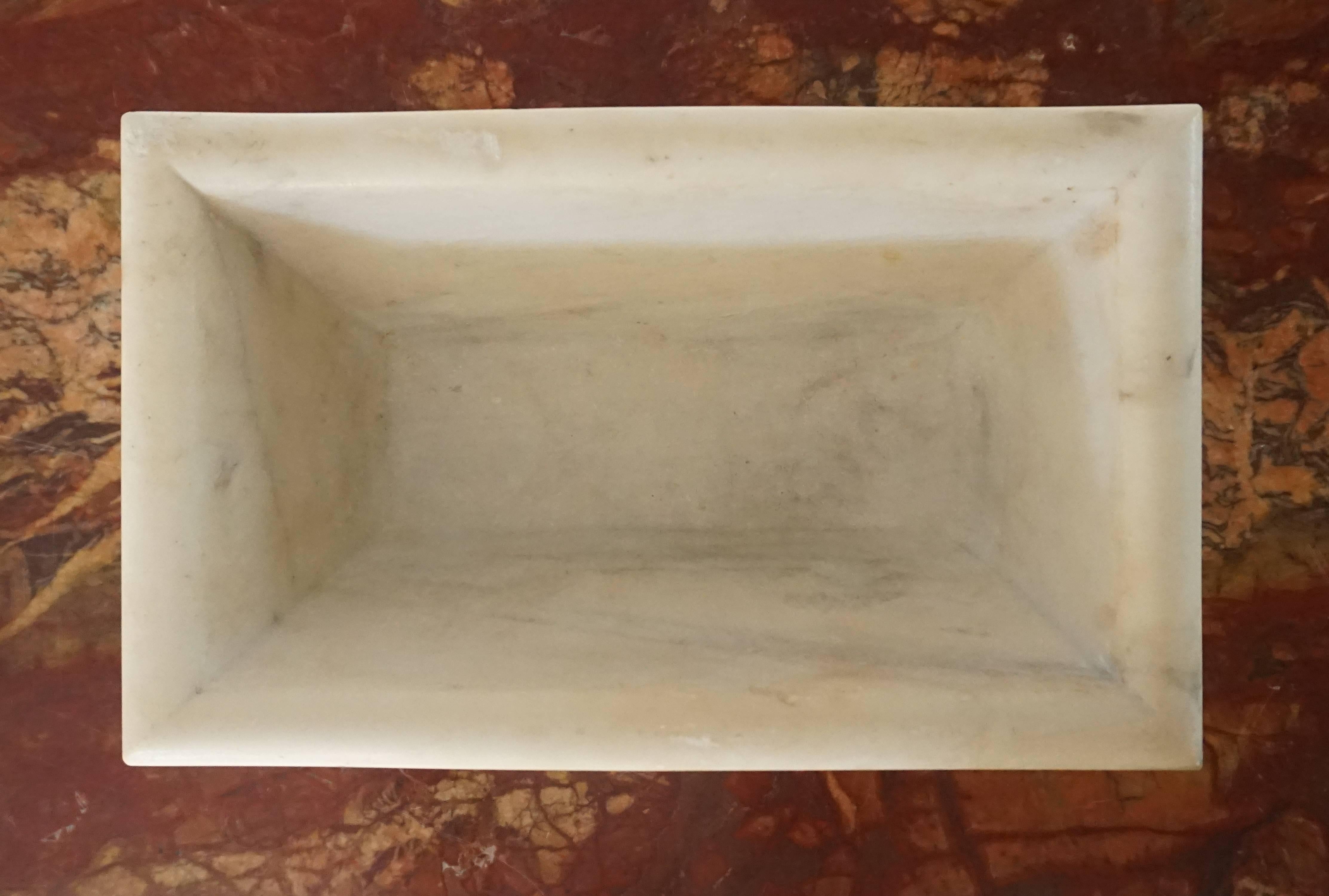 Italian Grand Tour Carved Marble Model of a Lavacrum or Bath, circa 1820