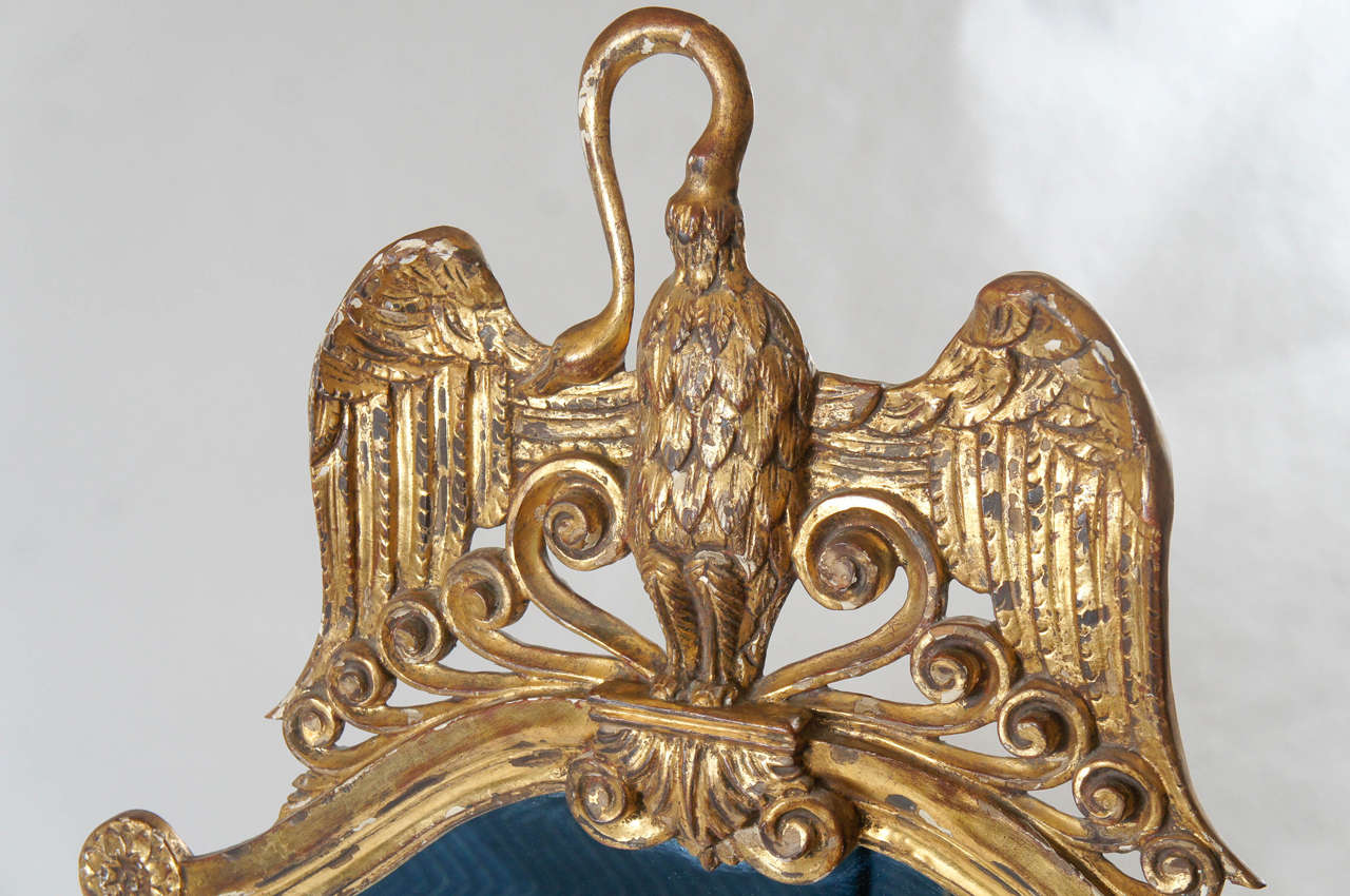 Italian Swan-Motif Carved Giltwood Frame Wall Mirror In Good Condition In Kinderhook, NY